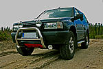 Frontera A 2.0i Sport 1996. 35 mm alustan korotus (Dobinson). Renkaat 245/75-16 Nokian Rotiiva AT. Napalukot vaihdettu manuaalisiksi (AVM)....
