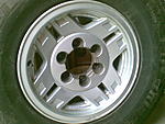 Bridgestone Dueler HP 265/70R15 ja Toyotan orggis alu (15x7) - Vanne