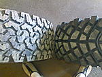 BFG A/T 32x11,5-15 (vas) ja  Insa Turbo Sahara 31x10,5-15 (oik.) A/T ajettu pari milli pois pinnoista.