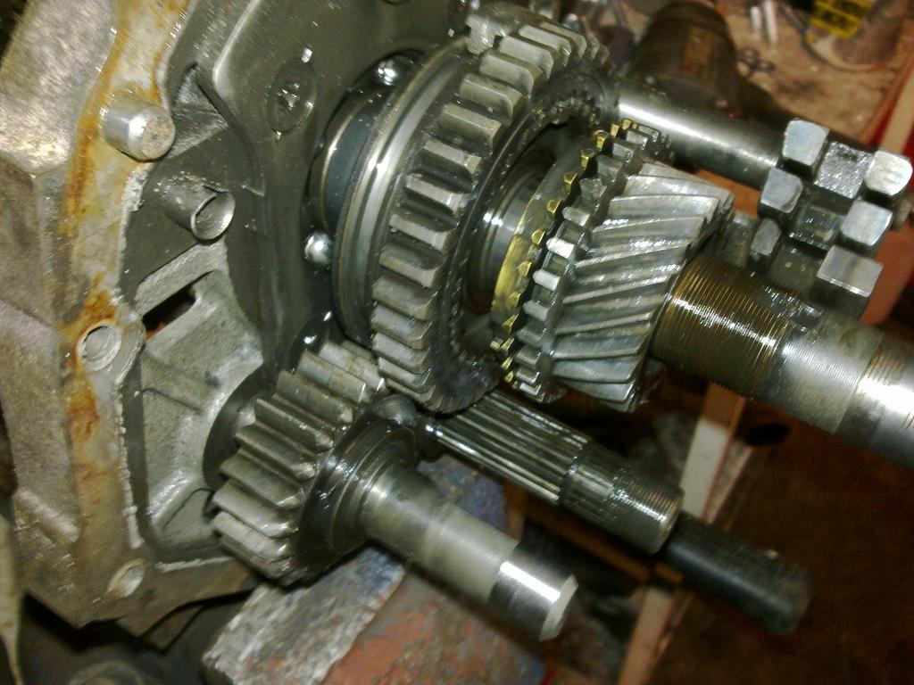 Ja tilalle hammaskeijulta vhn kytetyt tekohampaat...