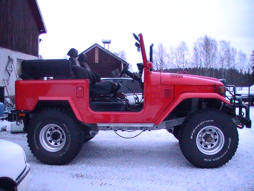 PIC 0106












































musta on ollut parkissa siell, irroitin akut ja ne ovat lmpisemmss ja olen laittanut yllpitolataukseen kerranrenkaat olisivat hyvt mutta niiss ei ole painoja viel ollenkaan joten jumputtaa. alla 35" x 12,5 mud terrainit, ne siihen voi jttjossain pitisi ehjt noita autoja mutta ongelma on ett kun pit tyhjent pajaa ja mm. hoitaa huoltajuusasiaa niin ei oikein onnistu, hankala muuttaa ja laittaa samaan aikaan.ihan umpisolmu mutta en ole ainakaan kunnolla ottanut stressi. esim. mustan turbocruiserisi kytkin olisi jrkevin vaihtaa navetalla varsinkaan kun takapotku ei kytke kunnolla niin laittaisi sen kun tulet suomeen mutta jos navetta menee niin ei tule mitnmikan kanssa oli puhetta ett kokoan mahdollisimman paljon osia yhteen avobjcruiseriin, olisi ollut 3,4 dynan kone mutta omassa mustassa katkesi mystisesti alavesiletku ja leikkasi kone kiinni, harmia piisaatehdn kevn mittaan kuorma noista bj:n osista ja beefland saa ne, niist pitisi saada yksi niittymonsteri rakennettua mutta tll elmll mill ajalla, ei ole en yht hyvin kuin ennen mutta pit koittaa korjata vaan tilannettase kahvipaahtimo olisi kova juttu, siell pystyisi tekemn tehdastyn kun on kuljettimetmilloin tulet suomeen
12 tammikuu 06:54 IP
onko gmailosoitetta sinulle, laitan oikeuden vliptksen tiegoksi-tiedoksi
noin tunti sitten
loppui akku, akku on niin tyhj ettei lhde puhelin plle.ajatus oli mys ett otan beigest varaosa-autosta laatkon siihen sinun mustaan ja vaihdetaan kytkin tll savolassa mutta kun tm tilanne on tm niin eip siin oikein osaa mitn ryhty tekemn ja nyt 6 syl laatikkoa tarvitsee avo-mustaan jos meinataan ajaa sill edes. soita kun on hyv hetki niin suunnitellaan. jos tietisi ett paja silyy niin ihan toisella lailla voisi jo tehdkin jotain

ok

tytyy tuumailla kun psee kotiin tlt

beigest voi ottaa mit vaan sit varten se on

en osaa sanoa ihan varmasti mutta pejantaina voisin mustan hakea

tosin meill on krry perss ja ei viitsisi koukata keiteleelle

mutta katsotaan, tai jos saat toimitettua sen jyvskyln tien varteen

tytyy tuumailla

miten sen vinssipuskurin kanssa, ehditk tekemn vai onko sin se vanha viel?
tm oma elm on laitettu tysin mahdottomaan tilanteeseen, omat ja kaikkien laitot on tmn tilanteen seurauksena p*st, tilannetta ei voi sanoin kuvailla. sinns, jos tst vhnkn psisi mihinkn tai tekemn niin se puskuri olisi pivss maalivalmiina, paljon kyll olen ajatellut mutta tekemn ei pse,  tarvitaan "omat" tilat ja auto on ollut siell liikuttamattomana. kunpa olisi aikaa ja navettaa kytkimen vaihdolle tll niin samalla katsoo sen kytkenthaarukan ja kun voisi keskitty hetken niin puskuri olisi valmiina. pahoittelen mutta tll vedetn elmni viemriin tll hetkell ja siksi rengashommaa ja katsastusta lukuunottamatta mustalle ei ole voinut tehd mitn.ja nm asiat v* itsenikin ihan p*

ei siit kannata paineita ottaa ymmrrn kyll
on paska homma tuo navettajuttu, iknuin korttitalo romahti, kaikki mit on suunnitellut ja viel kun on pohjalle maksanut vuokria siit silt ajaltakin kun on aika mennyt tutkinnoissa ja mm vankilassakin niin paljonko on jnyt tekemttihan perkeleen katkeraksi menee4.3.on ylell tunnin ohjelma tst ammattialastani, olen silloin tampereella

mulla olisi itsell varmaan aikaa laitella autoa kotosalla kun ei ole nyt tymaata kynnistymss ja jos saan rahaa kasaan voisin hakea sen kytkimen ym mit tarvitsen ja laitella kotosalla sit
pitisi laatia suunnitelmaa mit voi tehd, ja jos menette ohi tst niin olisi hyv jos ehtisitte poikkeamaan ett voi vhn suunnitella

tarvisi vaan mahdollisimman pienet siirto pyrt ett mahtuisi korkeuden puolesta talliin
jep, tuo on hyv pointti

tule poikkeamaan kun olet tampereella pin
mielestni semmoiset siirtopyrt lytyy kun kasaa tlt noista orkkispyrist, kun toyota osaa hajautetaan ja poistetaan navetan alueelta niin beefland on vahvoilla, siell on yksi hyv runko hj 61 teille bj runko ja kori, korin osia kuten konepelti, tuulilasinkehys, voisi olla jonkinlaiset bj akselit ja hj 61 lhes ruosteeton priima runko, nuo on jo tulossa teilletulen kymn ett voidaan suunnitella kun kyn tampereella ja ilmoitan heti kun tiedn aikataulun

joo jos en hakisikaan toyotaa nyt vaan tulisin taunon kanssa ja ottaisin kaks perkrry matkaan saataisiin vied osia talviaisiin turvaan

vaikka parin viikon pst
on hyv idea,

mulle saa kyll navettaan siltty melkolailla paljon jos hieman jrjest ja tekee hyllyj, materiaaleja kyll lytyy

ja pysyvt varmasti tallessa
samalla pihaa saisi nippuun ja tavaraa pois, olen alustavasti katsellut mist luovun ja ideana on toimittaa teille osaa niin paljon kuin mahdollista yhden toyota avobj:n kokoamiseksi ja kuorma menisi krryynja hj runko sinne samaan

kyll, voisimme tulla hiacella ja ottaa kaks perkrry matkaan niin saisi tytt hiacen kaks perkrry ja mun mustan
se hj:n runko on helvetin hyv 20 cm kohdan korjauksella, takaptkterittin hyvtjep, laitan listan thn mit on ainakin teille tulossa tarkennettuna2x toyota runko

ok
bj 40 korituulilasinkehytkonepeltiakselit bj 40irtosl, penkit ym, noita lmmityslaitteita ym voi kasailla sitten siihen oheen tai asentaa myhemminkin, tavarat ovat osittain lajiteltuna, mietin ett mahtuisikohan yhteen isoon krryyn niin ett rungot pllekkin ja muut tavarat sinne sekaansuunnitellaan, koska on piv jolloin olette suomessa, mist pivst eteenpin orivesi/tampere

lauantaina olen varmasti suomessa. helmikuun eka viikko mulla on kiirett kotosalla, mutta sen jlkeen voisi keskitty suunnittelemaan siirtoa ja sijoittelua

volvon kuorma-autokin on kohta ajossa, kun saadaan leimattua sitten siirtyy enemmnkin kerralla

20 tonnia tojotan osia kerralla 
ehdin laatia riittvn mrn loppulausuntoja ja vastineita lakiasioissani ennen sit ja voisin irtautua mahdollisesti mukaankin, riippuen  mit navetalle nyt tapahtuu

ok

talviaisissa on osille kyll tilaa ja sinisen voi vied eestiin

beigen voisi pilkkoa varmaa osiksi

ja sil hyllyihin

pari piv menee talviaisissa ett saa jrjestetty tilaa ja tehty hyllyj lis
jos navetta ajautuisi hallintaani eli saisin sen ostettua mit epilen jonkun verran, olen suunnitellut sit katsastusmiehen bj:t ett jos vintti kirii ammattilaisten tuella niin sinisest avobj:st tulisi teille hyv ja se pyrii ja pystyy ajamaan kuten umpihj-beeflandin sinisellkin.itse asiassa sininen hj on siin kunnossa ett sen voi ajaa koska vaan esim leimalle tai viroon, se pelaa helvetin hyvin kuten sininen avo-umpibjkin jota olen suunnitellut ett lmppatterinkylki takalattiaksi ja pakkeli kylkeen niin beefland saisi avoauton kesksi

tll hetkell hyllyj on kymmenen metri pitklti ja kaks ja puoli metri korkeelti, mutta osa on kytss

joo, ne voisi vied eestiin
olette toimintaohjlemassani koko ajan, siemen on menossa hollantiin dus-testeukseen mutta siin on vhn mys auki tilanneniin voisi

vihrest hallista pitisi tehd kaupat nill nppimill, ehk sinne saadaan pieni land cruiser linjasto mys
sinisen hj:n voin ajaa koska tahansa vaikka viroon, se toimii ja on 33" allaolleet parkissa paikallisessa siilossa sinisess hjssa on akutkin paikallaan ja lhtee avaimesta kyntiin ja tosiaan startin karahdusta lukuunottamatta pelaa tysin, hyv eesti vehje sellaisenaanja ottaa beigest laatikon irroituksessa siihen paremman startinmutta arki pitisi saavuttaa viel, pivt menevt papereita tytelless

purku piste, putsaus ja hionta piste, maalaus piste ja kasaus piste 1 auto joka kuukausi ja myyntiin 10 000 eurolla...miljoona pisnes 
pysytn tilanteen tasalla, tiedotan miten tm etenee, telkkari on 4.3. teen mys pohjatyt ohjelmaa varten koska ko. ohjelman kuuluisi olla viimeistely tullijutun oikeudenkynnin ohellajesjeskyll

palataan asiaan kun olen suomessa ja suunnitellaan siirrot ja osien sijoittelu talvianen keitele lihula akselille
paahtimon seinien sislle ja siiloon typisteet tai vihre halli, tilaahan tehtaalle on

juuri nin
jos saisin puoli vuotta yhtjaksoista aikaa niin rakennan tuotantolinjan ja siin yhden beefland-auton samalla kun itse linja rakentuu

toisesta pst romu sisn ja toisesta pst tulee kiiltvn ulos 
tuo ylhll mainitsemasi oli kuin oppikirjasta, juuri noin olen itsekin ajatellutjesja myydn vaikka paikallisille hevos- ja karjatilallisille, kyttjkunta lytyy kyll kiiltomustille ja korotetuille todellakin

kyll se onnistuu kun saadaan vihre halli ja ptetn mihink rakennukseen tulee korjaamo tilat ja sosiaalitilat, milestni vihre halli olisi paras, ei tarvitsisi paskassa pyri ja poistuisi paloturvallisuus riski elin suojasta kun kaikki koneet ja korjaamo olisi erilln
kun se puskuri tehdn niin laitetaan kaikki mitat virallisella piirroksella yls, niit pitisi saada tarvittaessa sarjatynbj runkohitsausmitat ja korimitat ovatkin jo ylhll ja niist on ohjepiirrokset minulla

kyll pit mietti sarjatyt suunnitella kaikki valmiiksi ja tehd heti  vhintn viiden sarja turbo hj lukko akseleilla ja bj kuten punaisen olet tehnyt
ja koripaloille sek korille on jigi sek muotit, muottimallit lokasuojille, keulan osille, helposti voisi tehtaan perustaa loksuparista saa yli 300e

niist myydn kaks kumpaakin mallia niin saadaan kulut pois

parempi olisi pist eestiin kuvat sun punaisesta ja mun mustasta, kun saadaan siihen levikkeet ja puskuri. ja ilmoitus ett tehdn tilauksesta
levikesarja 500e, sen takia olen odottanut sen levikesarjan kanssa josko kun saisin maalattua kelin lmmetty mustaa, pohjustan niit lis ja muottimalleiksi kannattaa vaan sst, lasikuituosta ovat jrkyttvn hintaisia noihin tojotiinhyv ideajuu, katsoit varmaan punaisen kuvat?tavoiteohjelma olosuhteista riippuen 014

kyll, se on viimesen plle
punaisella ajelua, kun rustataan ja siirrelln noita muita, tarkoitus on liikkua kevll tuolla punaisella ja sillhn voi krry vet mys ja kuljetan teit sek suomessa ett virossa

juuri nin

beeflandille tytyy tehd samanlainen

edustus peli
ja ennen sit oma avo musta toimivaksi, kuutoskone on pakko laittaa koska ei ole toimivia muita moottoreita, nyt olisi edulliset 3.0 kiinnileikannut ja 3.4 koliseva moottori, kunhan teekauppa kynnistyy niin voihan noihin mukeja ja laakereita hommata

korjaamon yhteyteen pit tehd mys klubi tilat
idea: lumivalkoinen cruiseri beefland-mainosteksteill

ilman muuta turbo kutonen

hyv idea
ja se tehdn pikaurakkana valitussa paikassa, kaikkein paras jos omistaisin navetan

niin olisi

toisaalta jos sinua mikn ei pidttele keiteleell olisi lihula paras paikka

siell voitaisiin kaikki aina kokoontua samassa paikassa ja on edullista
on minulla siit visio koska olen pyrkinyt profiloimaan mink tyyppinen auto sopisi yrityskyttn, valkoinen tai sen ale cocin seepralonkeron vrinen, lavan reunaan ja keulaan saisi hyvni beefland-logot

eik ole hiri tekijit
vesannolla on turbomoottori myynniss, kolaroitu auto josta tuttu on jo ostanut akselin, seuraan sitkin tilannetta koko ajan ja kyll noita osia saa viel kun alkaa tekemn

m tarvisin etuakselin lukon
navetassa on valmis linjasto, se toimii hyvin se tunkki-ja kuljetinvaaterointimennn penan luona kymn ja jrkkn hyvn diilin, penalta akseli ja, mietin, "uhraanko" sisisen katsastusmiehen bj:n kun siit tulisi pikaurakkana helpolla siisti ja se teillepstisiin vhimmll

tekis mieli muuttaa viroon tekis yksin sinne vihreen hallin tuleviin klubi tiloihin ja rakentelis iltaisin autoja ja pivisin paimentais elukoita
se on se mit offiporukat yrittivt ostaa 15 vuotta mutta mink kaverini pena sai vaihdettua viimein taikinakoneeseenoikein! sanopa muuta

innostuin kun visioin

kyll

siin olis muuten ideaa
privaatitilat vihren halliin ja siihren saa vaikka mit ylkertaa, olisi luksusta ja tehdas alakerrassa

nin on mikan kanssa suunniteltu

ylkertaan pari makuuhuonetta klubitilat ja sauna
bj - hj tuotantolinja ja biojutut jotka ovat vistmtt tulossa, kohta on julkisuudessa aiheesta ja aion toteuttaa

alakertaan huolto/korjaamo tila tilat

lattia lmmityksell

juuri nin
risteyksess asuminen on muuten paras sijainti, se on ihan hemmetin hyv ja jrki-idea, vihren hallin pohjaa pit tasata ja viemrinnit pit suunnitella hyvinautojen laiton ns krypuoli, hitsaus ja mahd osamaalaus parhaiten tuuletettavissa olevaan kohtaan

imuri

ja susta tulee beeflandin turvallisuus pllikk, kulunvalvonta sujuu samalla vihrest hallista
jatkan dekriminalisaatiopuolella, ilmoitathan kun olet suomessa, jep purkutymailta jotain vanhoja huippiksia esim ja imurri johon potentiometrist ja saa tiittulan hitsauskohdan ylpuolelle

sitten vaan avo bjll helvetin kyyti pern kun tulee outo auto beeflandin alueelle

jep palataan nihin ensi viikolla
menee etuvartio samalla, taukotuvat kuntoon, vaaka-aseman mkki olisi meitsille hyv palatsi, siihenhn minun kannattaisi osoite laittaa virossapalatsi

aivan siihen mkki plle olisi kaksi kerroksinen
olisi hyv jos media ym tulevaisuudessa alkaisi tutkia miten teekeisari el ym kaytt mahd. miljooniaan, niin silloin muuntajakoppi osoitteena virossa olisi just hyv

kaksi tymaaparakkia yhteen siihen plle,  alakertaan peseytymis tilat ja ylhlle keitti makkari ja olohuone

jrkev laajennushanke!dekriminalisoin hetken, ollaanpa yhteyksiss