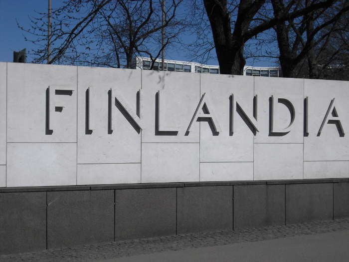 2.5. joka kevät rentoa menoa töölönlahdella Finlandiatalon puistossa. Piknikkivehkeet mukaan ja tänäkin vappuna hamppumarssille! kaverit mukaan rentoon ja ennenkaikkea väkivallattomaan tapahtumaan, kossut pois kuvioista ja chillaamaan!