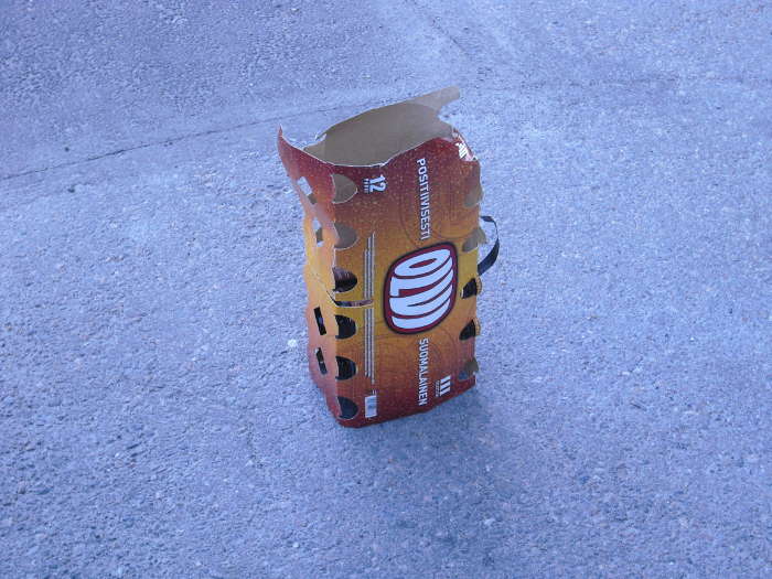 Drug of the Nation

Ovi saa nyt mainosta mutta mits levittelette nit pahviaskeja ympristn, tehtaallennehan oli tarjottu hamppujuomien tutkimukseen raaka-ainetta jo vuonna 2008 mutta saman kyln toiset vekkulit pilasivat asian ja myhemmin oli varaa olla koppavana ja kieltyty ylimielisesti. Saisikohan hamppujuomia pilattuna vaiko kunnollisena sitten kun jos niit viimein joskus olisi tulossa, mallaslausunnot ovat olleet jo sinns esill tll nisskin www.offipalsta.com:in keskusteluissa aiemminkin, kuluttajien mielipiteet, niiden jotka kansakunnallisesta ryyppmisest viel hengiss ovat silyneet, lienevt ihmisoikeussopimusten alaisia noudatettavia asioita nekin ja mielipiteiden ilmaisuunhan tarjoaa mahdollisuuden mm. noudatettava YK:n ihmisoikeussopimus.

Ei sitten kelvannut hamppumiehen tarjous kymmenisen vuotta sitten, seuraillaanpa tilannetta.  










T

Ahoy!
00:12Min

moro moro, toisella sivulla hieman homma kesken mutta mit mieless
00:12T

(Joo emme tunne mutta oli pakko iskee kutsu kun oot kuule nii hienon asian puolesta.) Olisi mukava tutustua noinkin asialliseen kaveriin paremin! :):)
00:13Min

kiitos kannustuksesta, mynteinen palaute on auttanut jaksamaan projektissa
00:13T

Mieless ei sen suurempia, mutta kuhan perus jauhantaa.. U know.. Hyvn asian puolesta, nii myt kuin vastoin kymisiss.. ;);)

Milt se meininki nyt tll hetkell vaikuttaa, alkaako nuo arkaadian men urpot ymmrtmn?
00:15Min

kiitos suuresti tuesta, korkeimman oikeuden lopullisen oikeudenkynnin jlkeen tiedmme mm. saako 2 vaiko alle 3% cannabista kasvattaa lupavapaasti
00:16T

Voi se olisi hienoa!! Mielestni sanoit jossain haastattelussa (seuranneena tapaustasi paljon) ett olisi asiallista esim: jos jokainen kasvattaja maksaisi veroa ns: lupa kasvatuksesta!

tuolloin valtio saisi ns omansa.. Sehn on tll hetkel se suurin" tabu" ett valtio ei saa veroja

toki saa, mutta rike sakkojen myt, yms... pakojen

turhien, miten sen nyt kuvailisi
00:18Min

eip minulla ole mahdollisuuksia arkadianmen urpoihin juuri vaikuttaa muuten kuin ehk korkeintaan johonkin pommi-iskuun yllyttmll, ei ole valtaa virkaa asemaa tai mitn muutakaan mahdollisuutta sanoa tai vaikuttaa, ei niit kiinnosta siell ymmrt tmn tyyppisi asioita, valitan mutta on mainittava ett se ei ole ainakaan minun vikani. juuri tuohon luvanvaraiseen ja lailliseen kotikasvatukseen kannattaisi valtion juuri lhtekin, moni haluaisi itse puskansa verolle
00:19T

ALKOT nurin kuka kaupat ja elmn rauha kukoistamaan! mutta, niin, tuolloin ei olisi knni tappelijoita sun muita perhe draamoja.
00:19Min

puhut asiaa, moni on kanssasi samaa mielt, luvanvarainen ja laillinen kotikasvatus sek sopimusviljely olisi jrkiratkaisu asiaan
00:20Min

jep, nin nyttvt jo tilastotkin viinan kohdalla, surmamyrkky ja lkekasvia koitetaan vaan bannata, aika kyps seurata tt menoa vuodesta toiseen eik minknlaista muutosta kohti parempaa

tai, no pieni askelia kuten ett sain viimein hamppupeltoni suomessa sadonkorjatuksi
00:22T

l muta viserr.. Mutta kyseeess on vain ja ainoastaan vero jutut.. Jos kannabis oisi uusi juttu, se olisi laillinen ja alko laiton.. mutta on liian suuri myntmys mynt ett virhe tehtiin jo aikojen "alussa"
00:23Min

virheet on tehty oikaistaviksi ja korjattaviksi, itse voisin jo tll hetkell tuottaa raaka-ainetta lketehtaille mm. syplkkeeseen mutta ei tunnu porukkaa kiinnostavan kun on niin paljon epolennaisuuksia kuten jalkapalloilijoiden ihmissuhdeasioita ym missien poikaystvsotkuja mietittvn

on hyv ett joku ajattelee nit asioita, kiitos siit
00:24T

moni perhe murha, vkivalta, tappelu , tappo.. yms paska olisi jnyt tekemtt mutta eikun viiinaa koneeseen ja kannabis lukkoihin! nin se homma etenee vittu.. poliisit ois tyttmi jos ei ois alkoholia! :D:D
00:26T

+ ne mopo pojat voimavaroja kytetn niin lapsien kengiss ett niin pist vituttaa!!
00:26Min

kyll poliisilla voisi olla kdet tynn mm. raskaan rikollisuuden torjunnassa, ottaisivat kiinni noita heroiinilasteja ennemminkin ja jttisivt budit rauhaan mutta taas pstn vetoamaan siihen ett poliisi ei sd lakeja vaan valvoo niiden noudattamista ja eduskuntaa ei sitten puolestaan kiinnosta, mit tuohon sanoisi

kyps ja kyllstyttv tm suomen touhu
00:27T

(Asia ei kuulu mutta ) mutsini on vaikutusvaltainen tekij, olen yrittnyt kaikkeni saadakseen hnt kirjottamaan lehteen asiaa.. Mutta toistaiseksi tuloksetta, tosin vhn on myntynyt ajatukselle.. :D:D
00:28Min

ranskassa nostettiin elkeik (alempi kuin suomessa silti) niin tuli yleislakko, suomessa on bussikuskitkin kohta seitsenkymppisi niin jengi vaan mytilee vaikka olisi kuinka lyttmt ptkset tahansa kuten esim olkiluoto3

onhan nit epkohtia
00:30Min

jep, kerrothan mutsillesi terveisi, juuri oli allekirjoittaneesta puolen sivun keskiaukeamajuttu savon sanomissa, eikun haastattelua vaan niin sanon edelleen ett hamppu on uusi nokia ja tm on faktaa eik fiktiota
00:30T

Voisin puhua mutsilleni ett tekis demareihin jutun sinusta, olisitko kiinnostunut?
00:32Min

olen, olen lisksi helppo haastateltava, nin on toimittajat sanoneet, sanottavaa olisi ja mielellni uutispivlehdelle haastattelun antaisin, eestisskin on 6ha sato kohta nostoa vailla ja samasta asiasta koitettiin suomessa laittaa vankilaan, olisihan tuota jutunjuurta kuten teollisuuden mahdollisuudet hampun kanssa
00:32T

(mit iti muoriini tulee niin kyseess semmoinen krttinen absolutisti, mutta tosiaan osaa tehd asioita mys oikein, olisin melko varma ett mielelln kirjottaisi sinusta ja siis ajjatuksistasi.)
00:33Min

olen messiss, kerro terveiset ja voi jo sanoa ett mm. 40 vuotta helsingin sanomissa tiss olleet toimittajat ovat sanoneet ett on hyvin todennkist ett minulla on tll hetkell laaijn yleistieto aiheesta tss maassa

tuo talouspuoli kiinnostaisi eniten, voisi tehd jutun talouspuolen uutisiin

viihdekytt on kuitenkin vain yksi osa-alue, toki sitkn ei pid vheksy, sen lupien ja verotuksen tuomia varoja

ja ihmisten elmnlaadun paranemista

lkepuolen sovellukset voisivat oikein toteutettuna tuoda suomelle huomattavat tulot
00:36Min

eli ei tarvitse olla pitisik pilvi laillistaa-aihe vaan hamppuaspektin laajempi avaaminen, kyseess on tymarkkinaetujrjestlehti, duuniasioista haluaisinkin enemmn puhetta
00:36T

Timo, mie heti huomenissa otan pitkn hartaaan puhelun iti muorilleni, pyydn hnt tekemn jutun sinusta!!! Saan sinut tt kautta kiinni, annan yhteys tietosi mutsilleni!
00:37Min

timo.haara@gmail.com ja jos aikoo soittaa niin numero sitten, se on tosin julkinen ja ei ole muita timohaaroja ainakaan keiteleell
00:37T

puhuin viimmeiksi tnn ippni kanssa pitkn keskustelun hampusta.. yms.. Asiallisesti..
00:38Min

jos voit kertoa terveisi ett talousasioista ja hampun tyllistvst vaikutuksesta haluaisi eniten puhetta tai antaa toki haastattelun ala-aiheesta kuin aiheesta

siis noista toivon eniten keskustelua, suurteollinen mittakaava ja hampun eri sovellukset toisivat huomattavan paljon typaikkoja ja niithn tarvittaisiin
00:39T

Melkein Timo voin sulle luvata ett muorini ottaa sinuun yhteyden, ja tulette teemn asiallisen jutun x lehteen..
00:39Min

kuulostaa hyvlt, olen messiss
00:41Min

olisi kepulainen juttu tuohon joka on kiusannut, tll on korkea-arvoiset maakuntavirkamiehet mm. sit mielt ett suurin este bioenergian kehittymiselle tss maassa on energiaministeri itse, mauri pekkarinen
00:41T

Pekkarinen, puhutko siit vitsist, vai pitisik sanoa vitsaus :D:D
00:42Min

ko. henkil mm. vihki jyvskyln kymmeni miljoonia maksaneen luonnonkuitutehtaan kyttn mutta eihajuakaan ett mithn kuitua kannattaisi alkaa siell sitten kyttmn kun hamppukin on niin paha huumekasvi ettei siit voi edes puhua pakko on sanoa ett on nm poliitikot muuten tysin loppu pstn kun nit seuraa vhnkn
00:44T

politiikasta muutama sana, mik on poliittinen kantasi? kokoomus, sdp? keskusta?

aa, vihret?
00:44Min

joo, kerro terveisi ja tosiaan ollaan yhteydess aiheesta, 11. 10 nill nkymin voisi pst ministeri paula risikkoa kovistelemaan asiasta televisiossa jos ei muutoksia tai sensuuria tule

vihret, ai kun jaksaisi hieman tilitt, tuossa on yksi esimerkki tysin feikkiporukasta
00:45T

nimen omaa!!

Ollaan niin v un vihreit, mut tehdnk mitn? EI ei mitn!!
00:45Min

puheenjohtaja espoolaisporvarirouva joka ajelee citymaasturilla kilo kultaa kaulassa, politiikka on tysin mdntynytt laidasta laitaan

joku eskojuhani tennil koittaa saarnata moraalia ja jrke mutta ketn ei kiinnosta

jutta urpilaisella ollut nyt hyvi puheenvuoroja sinns
00:47T

Miksi et hae politiikkaan?

???????

Sinunlaisia siel tarvitaan.. Eik nit: kuka kusettaa parhaiten prj!!


00:48Min

miksi hakisin, sitkin kuitenkin paheksuttaisiin joten en ole kiinostunut, olen lisksi niin pahoin pettynyt thn maahan ett en kest en yhtn juuri tuota paskaa mit tm maa on tynn

saisi tehd tytn rauhassa niin riittisi mutta toimintamahdollisuudet on viety talouteni tuhoamisen myt
00:49T

jonkun pit tehd/tuoda vryys ilmi!!!!!!
00:49Min

kiitos

tuo on kyll totta
00:49T

Sie olisit ni vyryll arkaadianmell!!!!

Oletko miettinyt?

rohkeesti vain, sikaa viel suuremmin sarvista kiinni!!
00:53T

Mut joo, tiitk, nn mutsini huomena, juttelen puolestas, ja uskon hnen haluavan nhd sinut ja tehd sinusta jutun!!! (Oma lehm ojassa ihan jo siksikin ett ipp muorin ksitys kannabiksesta ja siit ett oma poika kytt niin muuttuisi..) kysyi tnn viimmeiksi ett: miksi kytt, miksi pit saaada pniin sekaisin: sanoin: ett etk ymmrr kun kannabiksella ei saa ptn edes niin sekasin ku alkoholilla... (mit olen elmssni nhnyt paljon... Isnnlll ollu tapana olla jurrin vk-lopusta toiseen.. )

*t
00:54Min

tuota asiaa on kysytty minulta paljon mutta en voi sitoutua mihinkn nykypuolueeseen niiden nykyisill arvoilla, SDP:kin oli hommassa mukana tiiviisti istuvan presidentinkin optiorahastusta myten kun suomea lopullisesti pilkottiin, kepu tysin loppu ja kokoomuksen jutuista olisikin sanottavaa, soluttauduin kokoomuksen bileisiin jo viime vuosituhannen puolella ja huh huh sanon vaan mit menoa, siell sit on kanssa "arvot kohdallaan"

oikein, kasvi on avain parempaan mielenrauhaan ja tasapainoon eik niden vastakohtiin
00:58T

Tiiks Timo, moon ihan liekeis, teen kaikkeni et sie ja mutsini tapaisisitte!!! Kyseess on vallan mukava ja sympaattinen mamma.. Joka tosin ei kannabiksesta tied niiiiin paljoa kun olisi tarve.. U know.. Mut toivon ett te nette!!!!!
01:00T

huomenna pidn hnelle puheen ja uskallan miltei luvata ett tekee sinusta asiallisen kauniin jutun.. Sill sin et ole TYHM!!!!
01:00Min

kiitos! kerro terveisi,toivon tt mys itsekin koska x :ll on laaja levikki ja se on itseasiassa hyv lehtikin. talous- ja tyaiheinen haastattelu sopisi tosiaan etenkin oikein hyvin mutta annan aiheeseen nkemyksen milt tahansa sektorilta, 2 piv sitten kvivtkin Voima-lehden toimittajat cannabispelloillani mutta aiheessa riittisi muullekin medialle avattavaa vaikka kuinka, palataan asiaan!
01:03T

x  leviikki on suomen- laajuinen. Siksi juuri olisi hyv siel nky... Puhun huomenna!!! Toiv palataan asiaan ja nette mutsii kanssa ja teette asiallisen jutun mik hertisi urpot horroksesta!!
01:04Min

oikein hyv, tuo voisi auttaa asiaa, suomen parhaaksihan tt projektia tss olen kynniss pitnyt, laitetaan koodia asian etenemisest!
01:07T

Teen kaikkeni ett sinusta tehdn asinmukainen juttu!! Koita olla huomenna onllines ni saan sinuun yhteyden.. Toiv, antaa mutsini numeron, ihan juttua varten eli ett teette tapaamisen!!
01:10T

Tiedoistani net itini nimen:  On oikeesti asiallinen mamma, joskin semmoinen joka ei niin asiasta tied.. Mutta oli mm: juuri 3p puollustusvoiminen jossain kokoukseesa miss oltiin puhuttu mm: syrjytyneist nuorista..
01:11T

// edell mainittu oli vaan yksi aiheista, huumeet oli ollu suuresti tapetilla siel..
01:13T

(hn tosin on krttinen pohjanmaalta.. mutta, no, vittuako tss selitn, toiv nette.. sen jlkeen ymmrrt.. ;);)

hnele alkoholi on kirosana!!!

kannabiksesta ei ikin niin saarnannut.
01:22T

oletko viell linjoill?
01:22Min

koitan tmn pivn peltokuvia muokata, luukku auki ja kyn vlill tll kyll
01:25T

Ok, eikun ihan semmosta et uskallatko antaa numeros. Ihan sen vuoksi et osaisin mutsille suoran nro antaa.. Sill edelleen teen kaikkeni et hn tekee sinusta ison asiallisen jutun.. En jaksa uskoa etteik hn kiinnostuisi sinusta/nkkulmistasi!!! voin antaa oman numeroni, esim: tiedt mihin vastaat, jos et omaasi tahdo antaa?
01:27Min

oma on julkinen mutta on katsottava ettei joudu sitten vriin ksiin ett esim juopot eivt soittele keskell yt, tm projekti on ollut yllttvn rasittava
01:29T

voit olla varma ett kyseisen numeron saa vaan mutsini!! edes min en hiritse vaikka mieleni tekis soittaa ja jauhaa asiasta kanssasi neen,.. ;);)
01:30Min

ookoo, oikein toimttu, koitan muokata meinaan nauhaa radio rockille lhetettvksi ja viel menee aikaa sen kanssa
01:33T

Kiitos numerosta, juttelen huomennna muorin kanssa hn toiv ottaa sinuun yhteyden ens viikolla!!! (H o nppr kirjottaa, eli saatte salee hienon asiallisen jutun tehdyksi..) toiv auttaisisi herttmn nit vanhooooollisia ksityksi.. U know
01:33Min

juuri nin, hyvll asiallahan tss ollaan jos hamppua puolustetaan!
01:35T

No sitp juuri... Mits muutakaan, alkoholia(ko)? maailman pahin vitsaus! en ole sen puolesta ollenkaan, ja voin kertoa, mit mutsiini tulee ni hnelle alkoholi on pahin vitsaus!!! vihaa sit eniten maailmassa!!
01:38Min

se on hyv mutta on muistettava, ett alkoholiakin tarvitaan, erinomainen mm. haavojen desinfiointiin, lasinpesunesteeksi ja ajoneuvojen polttoaineeksi, mm. etelamerikassa autot jo kyvt 85% etanolilla ja hampustahan voi saada ensiluokkaista biobensaa jopa 2000 litraa hehtaarille, nist pointeista tarvittaessa enemmn, tm olisi juuri osa sit uutta nokiaa suomelle
01:40T

Soot tainnu lukea asioita enemmnkin.. :):) Mut joo, mielestni alkoholi ei saa muutakun yeist pahennusta aikaan.. (tm toki vaan mielipiteeni.)