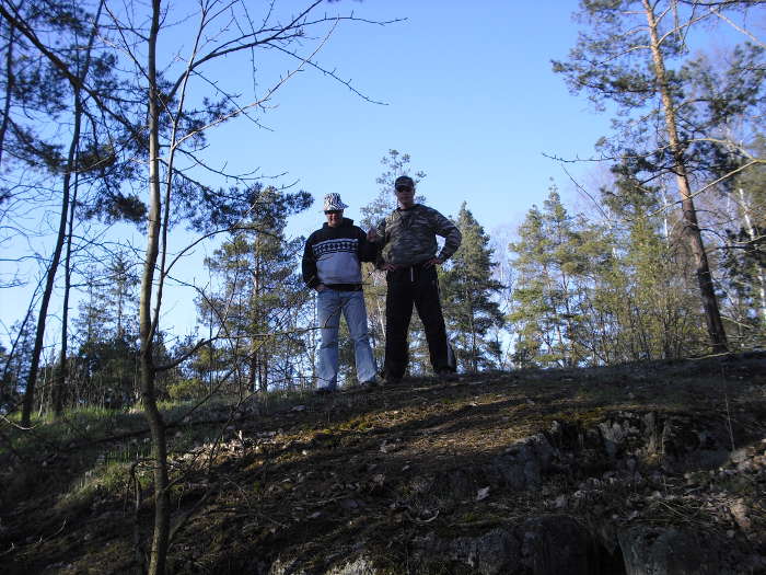 taas yksi hankala posti: 

http://keskustelu.suomi24.fi/node/8811197

jos olet kerran pttnyt kytt

(osto-ja kyttptksen tehnyt tysi-ikinen kysyy kyttohjeita hankkimalleen aineelle, jota epilee kannabikseksi)

Ucbforfinland:

Hommaa mahdollisimman pienikoppainen piippu ja ekolosta ym. luontaistuotekaupasta hampunlehtiteet, tai vaikka koivun lehti ja laita pari ihan pient nyker siit mykyst (jos se kerran kukintoa on) sekoitettuna hampunlehtiin sinne pieneen piippuun ja ota tunnustelevat varovat savut, pimen markkinan tuotteessa ei ole yleens laatu/pitoisuusmerkintj saati sitten kyttohjeita joten en edes kehoittaisi kyttmn koska voit saada keuhkotulehduksen jonkun vessan lattialla kasvaneesta tai hiussprayll pllystetyst kukinnosta.

Savutellessasi pset miettimn mm. ympristmyrkkyjen rikastumista palamisen seurauksena. Savu ei ole hyvksi keuhkoillesi ja kannabis voi johtaa riippuvuuteen nikotiinitupakasta. l ns."ota vereit" koskapa nykyn on liiankin vahvaksi jalostettua tuo pelkk kukinto jos se sit sitten on.

On se kumma ettei valtion oma budi kelpaa.

Suomi muutokseen!