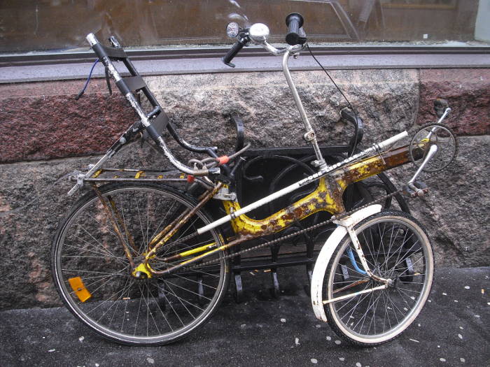 Erikoinen viritys mutta toimii.Kansainvlisestikin tunnetun taiteilijan kulkuneuvo bongattu Helsingin keskustassa.