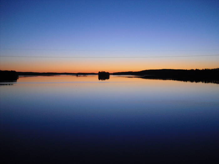 PICT0005
Hei Miira ja kiitos itsellesi, toivon että ehdimme tämän elämän aikana nähdä, arvostan sinua suuresti. Maailmassa on koittamassa suuret ajat jotka jotkut meistä jo ymmärtävät, muille tulisi kertoa ja saada maailma tietoiseksi tulevasta ja sen eri mahdollisuuksista joihin voimme vielä vaikuttaa.
Esilletuomiasi asioita ei olisi syytä vähätellä, olemme täyttäneet itsemme kemikaaleilla, joiden yhteisvaikutus voi olla arvaamattoman laaja. On hienoa, että on olemassa ihmisiä, jotka ymmärtävät nämä asiat ja haluavat tuoda julki mahdollisuuden parempaan jo mahdollisten tulevien sukupolvien vuoksikin.
Googlemaps/keitele, tiedäthän että olet tervetullut ja että ihmiskunnalle on jäämässä kuitenkin vielä mahdollisuus parempaan huomiseen tiedostavien ihmisten välittämänä.
Timo.