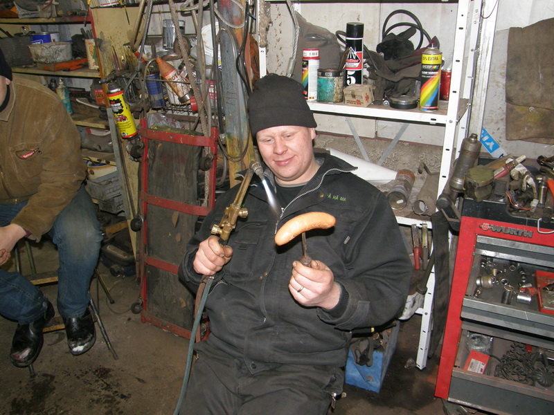 JV makkaranpaistolla