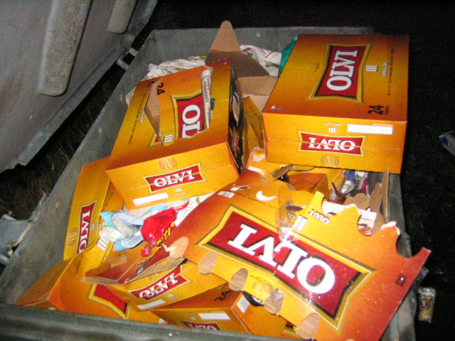 Ko. pariskunnan roskapntt kuvattuna pian sosiaaliviranomaisten luona kynnin jlkeen