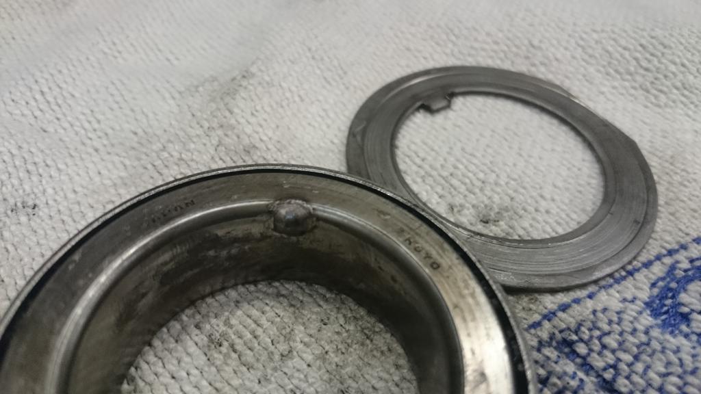 Etulaakerikoolin pyrimisen esto