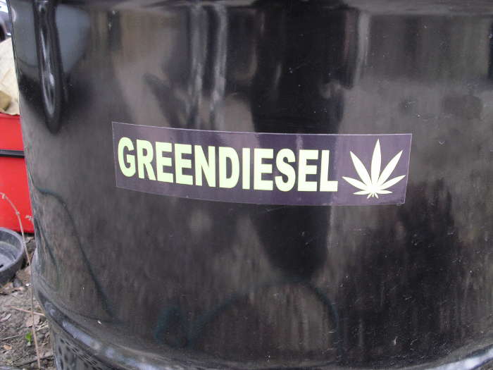 Rasta
http://kannabisuutiset.wordpress.com/2010/02/19/australialaisen-asiantuntijan-mukaan-kannabista-helpompi-ostaa-kuin-pizzaa/
02:51Timo
aika hyvä mutta niin on tämäkin, tuommoista kuuluu amerikkaan..http://www.youtube.com/watch?v=hNYJYuz-58g&feature=related
02:54Timo
greendieseliä ei tarvitse porata maan sisästä sitä muuten vielä tehdään jos elon päivät suo
02:54Rasta
:-):-)
02:55Timo
jengi vinoilee jo nyt että meinaatteko tehdä puliukoista biopolttoainetta mutta sinnehän me kaikki samaan kompostiin mennään luonto on luojamme ja tuossa hommassa onkin tietty opetus
puliukkosaippuassa on liikaa ympäristömyrkkyjä hamppusaippua on parempaa
tehkäämme siis hamppuglyserolia
02:57Timo
tämä on muuten kuningasjuttu muista toteuttaa jos itse kupsahdan ennen kuin saan valmiiksi, onneksi olet tiimissäni mites se turku
02:57Rasta
mikä sulla suunnitelma?
varmaan hoitas h
02:58Timo
siellä turussa se seminaari lähekkö konttiin vai etupenkille, leirimajoitus ja ongelmajätekuljetus
02:58Rasta
eli?
02:58Timo
sisun jätän ukon muilutettavaksi
nii että muutama päivä reissua keitsusta kyytiin vähä on budiukkoja turus
tarviiskohan sen rastankin olla siellä
jos kasvatuksesta vähän keskusteltaisiin
03:00Rasta
joo, mä kysyn yöpaikkaa
vai?
kauanko siellä menee?
03:01Timo
mistä kaupungeista kyse itte meinasin että kun kerran vaan 200km hkiin niin sitä kautta saletisti kannattaisi kiertää;-)
kommentoi, odotas kerron alustavaa visiota
03:02Rasta
mikä sulla suunnitelma?
03:03Timo
24 pv valoisan aikaan turkuun että joku ennättää neuvoa miten homma menee ja mikä on meininki muutenkin, no sitten seur. aamu se seminaari
03:03Rasta
toimii itsekseen tää fb....
03:03Timo
wat ewör paska tää on
suposeppo
03:03Rasta
se on klo 18
03:04Timo
seppo on neekeri
klo 18? se seminaari
ko
03:04Rasta
jep
03:04Timo
ok tarviin selustaukon otatko homman
että selustaa kattelemaan jos ei muuta nii bongaile poliiseja
heh
sepolle with love
03:06Rasta
kyllähän mä voisin lähtee, se hesa mutka,,,, rahaa tulossa vasta kuun alusta.....
03:06Timo
mutta että kai me sitte ollaan menollaan käydään stadin kautta ja ollaan siinä yksi yö
ei mene hilloa ottaa ruisleipää mukaan
ja syö jotain tonnikalasäilykettä miettii bikiniatollien ydinkokeita ja tonnikalan esiintyvyyttä
hoidan löpöt mutta lupaa kasvattaa paljon kannabista valtion hyödyksi
03:07Rasta
puhun m kanssa, palataan asiaan huomenna, mut näil näkymin ok.
03:07Timo
todella bueno
03:07Rasta
yeah, of course!
03:08Timo
vähänkö nähään kasvattajaukkoja
moni niistä on aika hippi
no tosi ei niitä oikeesti edes erota
voi olla vaikkapa yliopistoproffa
jos on proffa kasvipuolella ja ymmärtää hyvän kasvin päälle
moro seppo
no mitä seppo
03:09Rasta
:-):-)
03:10Timo
lupaathan kasvattaa paljon kannabista Rasta lupaathan?
siis valtiolle toimitettavaksi
kun valtio alkaa maksaa meille siitä hyvästä sitä työllistymistukea
03:11Rasta
myytäväksi mielummin
03:11Timo
ja minä tarjoan julkisesti sitä kannabismassaa valtiolle no toki myytäväksikin
mutta siitäkin veroa voisi maksaa
olisi kiva nähdä oma lärvinsä iltalehdessä veroäyrikurkon kohdalla
on muuten mahdollinen
m minullapa on paperit että yli 82 miljoonaa ekeä oli pellon arvo
m? kato kun on näppikset pienet näillä kätösille millä suomen historiaa kirjoitetaan
perkele rasta ja haara for finland for good
ollaan kurkoja ei voi mitään entäs mitenkäs parin vuoden päästä kun kannabiskahvilakin pyörii jo
tuo puikkari se olisi
aloittaisi kesäkahvilaravintolana
03:15Rasta
ei kai siihen niin kauaa mene ja hamppumehua ja teetä heti pöytään se on muuten hyvää haudutettuna ja kannabinoidit ehkäisevät alzheimeriakin hyväksi ja hyväksi on ihmiselle hampputuote moni eri tavoin muutenkin
03:16Timo
jos vaan elän niin hoidan homman haluan tehdä muutamia miljoonia testamentata omaisuutta valtiolle kun on yksi suunnitelma ja kivahan se olisi jäädä historiaan oikein mahdollisimman isollaan kannabiskahvilan vihkiäistilaisuuten olen tod näk kutsuttu missä se sitten avataankin
että hymiö
tämä on fakta-aikomusta kumminkin vähänkö kohta kasvaa isollaan täällä keiteleellä taas
voi jummijammi että kasvatan
20ha olisi riittävä
tihkuvaa kukintoa
josta siemenet ja perkeet
jatkojalostukseen
osa siemenviljaan
osa öljyyn
osa lääkkeen raaka-aineeksi
osa biopolttoaineiden tuotantoon
ja pellettiäkin sitten lopuksi
jonka tuhka voi olla radioaktiivista
joka voi olla yllättävä ongelma
ja jonka aion nostaa julkisuuteen myös
ettei esim sitä paskareaktoria käynnistettäisi siellä turuus
se on ihan romu sekin kelaa joku enon reaktorihanke huh no kuola ei ole kaukana lapissa on hyvät tuulet muutenkin
täällä olisi todella suomessa muutakin ison luokan ongelmaa kuin kannabis
ja niitä ei ehdi hoitaa esille kun on tämä jahkailu
että mitä nyt tehään ja onko paha huumekasvi
voi v u
mutta olemme olemassa siksi että muutamme nyt ripeästi tuonkin asian paremmalle malllille
kaikki huippu kasvattajaukot yhdessä
kuten eräskin mullassa hyvin kasvamaan saava
turve ok myös
miksei hydroklin mutta jatkokurssin käyneille korkeintaan, amatöörituraukset vesivehkeillä saisivat jo loppua
hei joku koputtaa
odotas