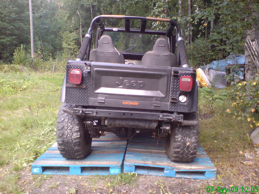 siinhn se kaikessa kauneudessaan, hieman kallellaan kun kumi puhki