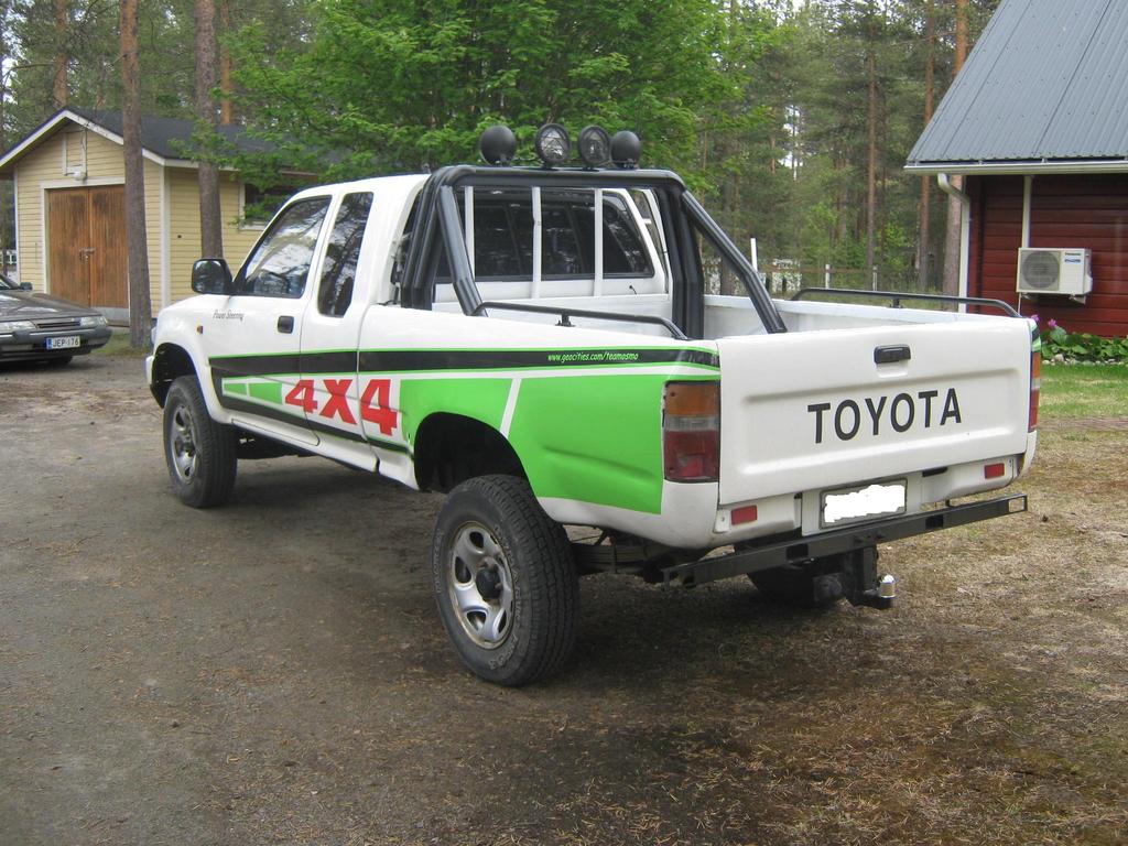 hilux -90 kiinteisthuoltoauto