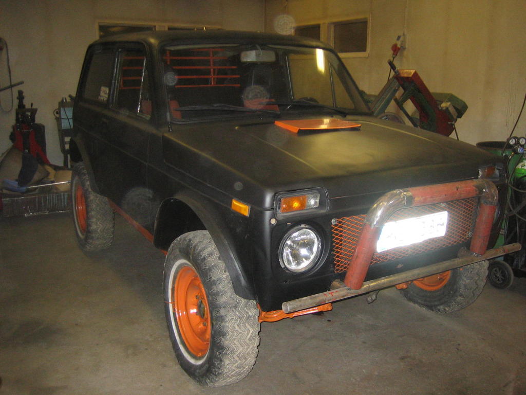 Siin se nyt on lhes valmis shkt ja sisustaa puuttuu viel ja puskurit loppuun.