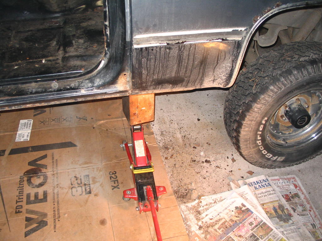 Hallitunkki ei osoittautunut parhaaksi mahdolliseksi thn, koska pyrkii siirtmn koria sivusuunnassa.