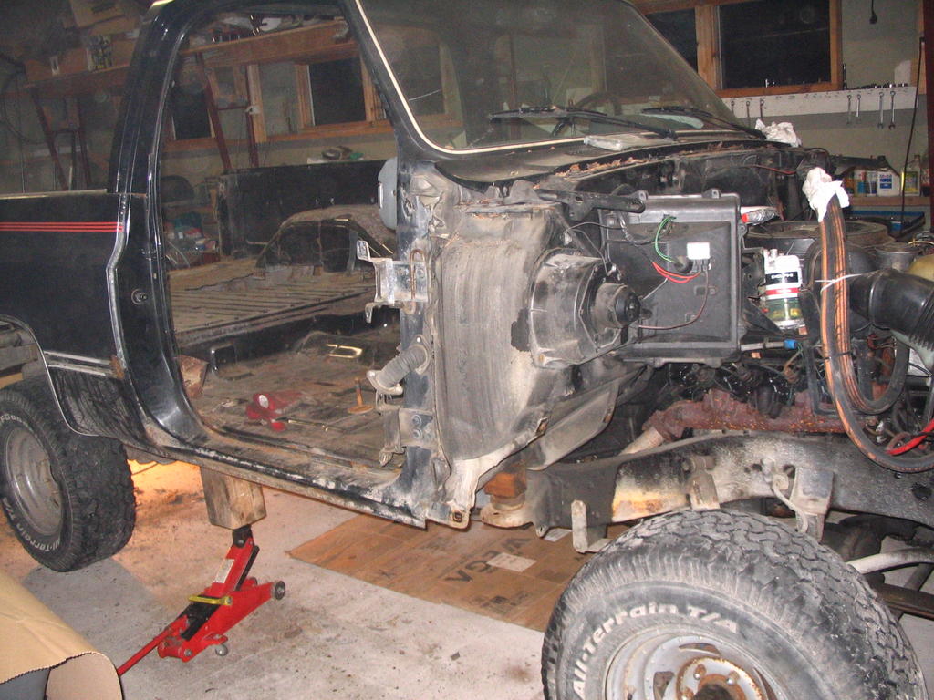 Koria nostetaan yls tilan lismiseksi.