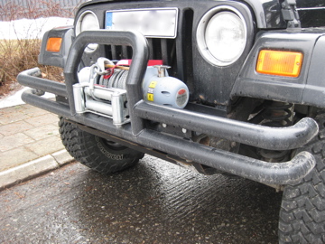 Vinssipuskuri (vinssi ei myytvn) + ajovalojen kromirenkaat + alkuperiset levikkeet + keltaiset vilkut