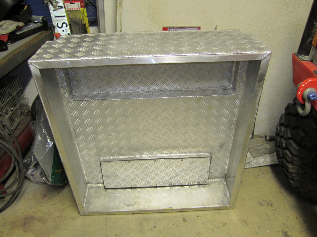 Amuliinia yhteen liimattuna