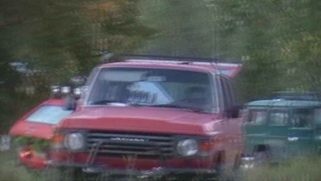 vlcsnap 2010 09 18 01h21m36s96



Tnn
[K]
18:43
Moikka!! Oikein mukavaa vuoden toiseksi viimeist viikkoa! ^^ Missspin oot suunnitellut viettvsi vuoden vaihtoa ja pakkasukon juhlia? :):)
[Sin]
19:02
moi, tss olen suomessa ja savossa joulun pyht, en juurikaan juhli joulua mitenkn erityisesti
talven ajan olen muutenkin nyt suomessa
[K]
19:06
Mulla on joka vuotinen pakko juhlinta ja ahdistus pll, iti ja mummo yritt jo puhelinlankoja ja postiluukusta pitkin tulla laittamaan mun kuusta tai tuomaan milloin mitkin posliinilusikkaa. Onhan se hyv ett isp tykk joulusta, ei ainakaan mee ohi multa se 'ilo' viel tnkn vuonna. Ja nyt hvis kissa rappuun kun kaverit riehui ovella kun kuusta tuotiin. T on mielenkiintoisen pryttv seurata omia mielialojaan jotka heittelee hetkellisist onnen tunteista aina raastavaan raivoon
nyt tiedn mit on kaupallinen joulu
sen kaikessa kirkkaudessaan ! :D:D
Siis ensi vuonna muutan joulukuuksi siperialle.
Eka ja vika kerta kun laitan kotiini oman joulun niinkuin iti niin ihanasti sanoo. :):)
todellaki!
:D:D
[Sin]
19:08
jep, juuri tuo kaupallinen joulu on yksi syy miksi en juhli kyseist juhlaa, sinns olen ns. neutraali asian suhteen
[K]
19:08
iti on maailman ihanin ihminen mutta se prht tysin jo marraskuun alussa.
se tulee yhtkki uskoon
kuuntelee joululauluja ja laittaa kotinsa milloin vaalean sini vihren hopeisen joulun, milloin punaisen ja kuusen tuoksuisen joulun, milloin ranskalaista maahenke henkivn elmyskauden.,,,
anna mun kaikki kest. :):)
[Sin]
19:10
jos ajatellaan ett kyseess on viel jonkun tietyn henkiln syntymjuhla joka ei itse varmaan diggaisi kovin paljoa ristill riiputtuaan siit ett hnen synttreilln myydn muovitilpehri & muuta kiinassa tehty roinaa, sinns en ole kyll uskonnollinenkaan, darwinismi rulettaa enemmn kuin verojen kerykseen suunnitelu kristinusko
joillekin voi sinns olla vuoden ns. kohokohta ja se heille sallittakoon
katsoin glgipurkista ainessislt ja sekin on lisaineita tynn
:-):-)
jenkkien kapitalistijuhla, joulu - sellaisenahan tm on nykyn tll lanseerattu
[K]
19:12
m vihaan glgi
se maistuu hirveelt
ja sitten siihen piilotetaan tosi usein alkoholia
pakkasukon juhla vaikka mieluummin
[Sin]
19:13
outokummun kaupunki oli fiksu kun kytti uudenvuoden ilotulitusjuhlarahat ihmisten ruokkimiseen, ainakin yksi hyv uutinen tst joulusta, eilen oli uutisissa aiheesta
raketit sisltvt reippaat mrt raskasmetalleja ja muita haitallisia aineita
[K]
19:14
jos nyt juhlia tytyy kuitenkin pakon edess (it would break my old mother's heart if I wouldn't go) niin parempi vaan ett tehdn se sitten niin ett otetaan kaikki epkohdat esille
ja kivasti laitetaan vhn palloa kuusen oksaan ja annetaan sen kimalteen olla niin sihkyv ett unohdetaan kaikki ongelmat. *_*
thdet silmiss mennn ja lauletaan vhn lis ja sydn puuroa vliss, se joka saa mantelin voittaa pika vipin vip.jsenyyden vuodeksi!
[Sin]
19:18
jep ja ongelmia riittisi kyll,mm. http://velkakello.fi/
[K]
19:18
Tn vuonna m viel annan tn tapahtua mutta ensi vuonna m oon kaukana koko maapallosta if I have to, mutta m en en kest tt-
kaverit itkee faces ett mit sit ostais sille ja tolle ja tlle
yks itki pivityksessn ettei keksi koiralleen oivaa joululahjaa
ehdotin silittmist ja kunnon lenkki
ja sit se syyllisyyden tunne mik luodaan median kautta ihmisille
[Sin]
19:19
kyll sit kannattaa kest, siis tt maailmaa koska kun viel hetki jaksetaan niin ainakin nhdn todella mielenkiintoisia asioita, maailma on menossa mullin mallin oikein huolella ja media puhuu pministerin srist vaikka muutakin aiheita varmasti olisi
jep, jos et kuluta olet syyllinen lamaan mm
[K]
19:20
en m nyt itseni oo hengilt viel aatellu pst, I'm very intrested about to see the bitter end. :D:D
[Sin]
19:21
tuolla unelmaperheet ottavat sitten kulutusluottoja ja lis velkaa ett saadaan talouden rattaat pidetty pyrimss, aiheuttavat itselleen kestmttmn tilanteen kunhan euron kriisi oikein todella konkretisoituu
jep sama homma
90-luvusta ei olla opittu mitn vaikka olisi kannattanut
suomen valtio teki 9 miljardia euroa velkaa viime vuodelle, hyvin menee
[K]
19:23
m heilutan lippua maailmalle, ei tt kiirett kyll pse karkuun mihinkn. Nyt ptin lopettaa stressaamisen. oon kimpoillu kolme piv kuin nurkkaan ahdistettu elin.
kuulitkos tst, aika hurja huhu, meinaavat ajaa lpi esityksen jossa asuntolainojen korkoja ei huomioitaisi en verotuksessa
HUH HUUH
[Sin]
19:24
stressi lyhent elinik ja altistaa sairauksille, tiedn tunteen kyll hyvin
jep kuulin aika huimaa
[K]
19:24
tosi hienoa ett tm valtio on ajanut minutkin siihen tilanteeseen ett laina on melkein otettava kun ei ole varaa asua vuokralla.
M en saa mistn valtiolta rahaa..
[Sin]
19:25
aika katastrofi oli muutenkin tuo eilen uutisissa perti ollut suunnitelma jolla mm pidetn yll suomelle aivan liian kallista virkamieskuntaa
[K]
19:25
joten voisin menn pyllisteleen eduskuntatalon eteen muutaman tervehdyksen kyseisien ptksien tekopivn kannan lehdet kankuissani. Ei kai tss muutakaan voi tehd?
[Sin]
19:26
nyt ei kannata tosiaan tehd lainaa jos sit voi vaan vltt, edess on todella kovat ajat
:-):-)
se olisikin hauska nky
:-):-)
[K]
19:27
siksi en pst en kynsin enk hampain irti metikistni
:D:D
[Sin]
19:28
mets on hyv verrokki suomen tilaan mys, ainahan sanotaan ett kyll suomessa mets riitt, enthn jos ei riitkn, vaan suomen metst olisivat muuttumassa nuoreksi taimikoksi ja korkeintaan ensiharvennuspuuksi
tll on pohjoismaiden 3. suurin teollisuussaha, tilanteen kehittymist voi seurata suoraan siit
50 rekkaa ajaa puuta vuorokauden aikaan noilta tehtailta, iso aukko metsss joka piv
[K]
19:29
joo no ei toi kyl mets oo, siell ei yksikn puu oo 50 vuotta vanhaa.
[Sin]
19:29
parempi kuin horsmikko kuitenkin
[K]
19:29
lhemms satavuotiaita on noi metst.
no joo mutta siit johtuu toi puumateriaalin huonouskin, just puhuin siit tnn kaverin kanssa pitkt ptkt..
[Sin]
19:30
kannattaisi sst muinaismuistoksi ajalta jolloin suomessa viel oli puuta
[K]
19:30
no voit olla varma ett olen kaikkeni tehnyt ja tuun tekemn ett ne silyy!
[Sin]
19:31
tuttu tekee veneit ja venelautaa on yht hyvin saatavana kuin presidentille jouluhaukia
[K]
19:31
testamenttasin kaiken ihmiselle joka varmasti on tarpeeksi luotettava ja ne pysyy ikuisesti sitten sen suvun metsin mutta pysyy kuitenkin
[Sin]
19:32
tn vuonnakaan ei ottanut hauki verkkoon ett olisi ollut tarjalle jouluhaukea juuri liikakalastuksen ja suomenlahden saastumisen vuoksi
jep
[K]
19:32
:D:D
kysyin kaverilta ett mik ihmeen joulukala se on :D:D
mut joo, eiks se oo se nelj pinen kuhan ja barrakudan risteytys? Tiikerihain vrityksell.'
[Sin]
19:33
nythn metsns voi myyd suojeltavaksi, siihen saa jostakin rahastosta korvauksen ja mets ei hakata, tuosta on ollut uutisissa jos ei ole sekin joku juoni tai siis osoittaudu sellaiseksi
:-):-)
[K]
19:34
Niit sielt ainakin vois ehk kohta saada.
[Sin]
19:34
hauki on savossa jrvikrokotiili
:-):-)
meill on siit hyv tilanne ett ei ole paperitehdasta joka olisi tyntnyt myrkkyj vesistihin, tosin turvesoita on juoksutettu noihin latvavesistihin aika paljon, humusta piisaa
ihminen hukkuu omaan paskaansa, nin se vaan menee
[K]
19:36
Aattelin muuten matkustaa kesll festaileen eurooppaan ja ois hauska tulla sinne sun toiseen kotimaahan ku en oo siel koskaan kyny muutakuin rannalla ihmettelemss. Tarkoitus ois menn ainakin jonkin moinen auto/juna reissu, oon viimeksi

oon viimeksi ollu samanmoisella reissulla kun mentiin tanskaan ja takas matkailuautolla..
tykkn matkustaa pohjoismaissa. <3<3
ruotsi on kans kiva.
tykkn ruotsin rannikko hengest. mutta muu siell sitten kuseeki vhintn yht taidokkaasti ku suomessa, kuulenma mun sukulaisten kautta..
[Sin]
19:38
tervetuloa, jos vaan sitten oma tilanne sallii viljelypuuhat, oli aika kallis kes viime kes itselle kun kunnon satoakaan ei tullut kun oli asia ns. uusi eestin poliisillekin ja laittoivat pellon toimenpidekieltoon thc-pitoisuustutkimusten ajaksi jolloin peippoparvet sivt 90 % sadosta, olin aika down varsinkin kun myin omaisuuttani ett saan eestin kylvt ym kulut rahoitettua
[K]
19:39
taas?!?
[Sin]
19:39
mm
[K]
19:39
uskon ett olit 'vhn' down
:/:/
miksi niiden tytyy tehd se niin hitaasti sitten se tutkimus tll kertaa? tuliko jotain hyvi selityksi? vai jopa kenties faktoja?
[Sin]
19:41
on ollut vlill aikamoinen tymaa ett on saanut pidetty masennuksen kurissa, paska valtio joka aiheutti itselleni n. 30 000 euron kulut ei paranna fiiliksi yhtn mutta en tt valittaakseni sano, sinns ihmiset eivt ymmrr kuinka jrjettmn tilanteeseen on saatettu
ei mitn faktoja, labrassa ruuhka jo poliisit ymmlln kuinka tulisi toimia
[K]
19:43
hh
lis tyvoimaa kenties?
[Sin]
19:43
ja toki voisin antaa tietotaitoni noiden eestiss ymprill pyrivien ns. sijoittajien kyttn mutta olen jo nyt havainnut ett siin ky hyvin todennkisesti niin, ett tietotaito halutaan omaan kyttn ja jn ns. tymieheksi ideassa jota itse olen ollut lanseeraamassa, monelaista huijaria liikkeell
olisi auttanut viime syksyn, yksin kersin ksin mit oli jnyt jljelle, lintujen aiheuttamaa vahinkoa ei voi ymmrt ennen kuin sen nkee kuinka hyvin kelpaa hampun siemen niille 
19:44
m oon nhnyt
mulla oli 7 vuotta papukaijoja vapaana kmpss
ne si lhes pravinnokseen hampun siemeni jos niit niille antoi
[Sin]
19:45
hyvin niille maistuu, sain nostoluvan kun kiristin suomen medialla viron viranomaisia
mutta tuolloin oli jo myhist
[K]
19:45
saitko median puolellesi?
[Sin]
19:45
jep, se on totta ett todellakin on hyv linnunsiemen
[K]
19:46
siin on kaikki mit ihminen ja lintu tarvitsee. :):)
[Sin]
19:46
eestin telkkarin juttu oli mielestni hyv, joskin vsymys ja stressi alkavat jo nky
[K]
19:46
mut ei, tosi se on. Ne ois elnyt tosi onnellisina parikymppiksiks vaikka pelkll puhtaasti h siemen ruokavaliolla
onks linkki?
[Sin]
19:47
katsoitko ohjelman, kanal 2 reporter, se on eestin suosituin ajankohtaisohjelma olin tehnyt kuulemma siellkin jonkun katsojaenntyksen
[K]
19:47
koitahan Timo jaksaa, taistelet oikean puolesta.
[Sin]
19:47
-hetki-
[K]
19:47
lk masennu nyt kun tll alkaa muutkin luovuttaan.
tarvitaan esimerkkej ja lis poikkeuksia jotka vahvistaa snnksi sen ett meit ei mikn pidttele
[Sin]
19:48
http://www.reporter.ee/2010/09/27/laanemaal-laiuv-kanepipold-andis-lopsaka-sugisloikuse/
jos ihmisille kerrottaisiin miten ja mill tavalla tt ns. omaa juttuani on hoidettu ja kuinka paljon siit on ollut kuluja ja kuinka paljon on menetetty niin muutos tulisi hyvinkin nopeasti, mutta ei nytet kertovan kun on mm pministerin sret ym paljon trkemp ihmeteltv, suomen media saisi hvet touhuaan
varsinainen perpohjolan pohjoiskorea, kaikki hyvin
[K]
19:50
todellakin
tll on niin ihanaa
muutan kohta jenkkeihin
:):)
parempi sekin
[Sin]
19:52
ja ihmisille toitotetaan talouskasvun autuaaksi tekev voimaa, slittv kun jos uutisia seuraa, jossakin muussa maassa olisi jo pommitettu eduskuntaa ja noita mediataloja jotka ovat kieroutuneiden poliitikkojen takataskussa ja hallinnassa tysin, poliitikot puolestaan kuin eksyneet lampaat mkimss talouskasvusta ja lainan oton vlttmttmyydest
semmoisia ajatelmia
kaikille tutuille ja tuntemattomillekin terveisi sinne pin suomea!
surffaan ja ehdin kauppaan, onkin sopivasti 7,50 e rahaa niin saa vaikka makaronia, viranomaislaskelmien mukaan peltojeni arvo on ollut jo tuon 1,7 ha alalta yli 82 miljoonaa euroa ja kuitenkin kytnnss olen puilla paljailla, hyv suomi!
1000 kg kotimaista hampun siement kuukaudessa menisi jo pelkstn yhdelle tilaajalle, mutta kiitos suomen valtion olen poissa noiltakin markkinoilta
12 000 kg vuodessa
ja muut tilaajat siihen plle, lhes pivittin tai ainakin viikoittaain soittaa joku tai laittaa viesti ja kysyy onko myyd hampun siement tai ljy, sangen mielt ylentv kun ei ole
4 vuoden ajan tuhottu sadot niin onkin kiva vastata kysyntn, joku saisi korvata tt soppaa hieman, kuten viherpaukunkin tapauksessa tulisi tehd
[K]
19:59
I just wish there are ten more like you.
kyll siin keississ tullaankin varmaan voittan
voittaan
ensi voitto on jo saavutettu
[Sin]
20:00
timo haaran tutkintoihin kytetyt rahat = 1 miljoona, 10 timo haaraa = 10 miljoonaa
jep niin sinns on kuten savon sanomien epselv peltokiistauutinenkin ketoi, mielenkiintoista ettei sitten kuitenkaan kerrottu miten siin peltokiistassa lopulta kvi, siin on suomalainen media ja sen sananvapaus
plus r
[K]
20:02
no mieluummin m siit maksan ja kyll mulla on ehk liian naivin puhdas kuva siit miten t kaikki tulee pttymn.
t: veronmaksaja
[Sin]
20:02
jep
jrkevint olisi kaikkien kannalta ptty hyvin, jo pelkstn menetetyt verotulot ovat riittv syy laillisille hampun markkinoille ja korvaushoitopotentiaali muille pihteille kuten esim alkoholille
http://www.savonsanomat.fi/uutiset/savo/uudelleen-kasvaneesta-hampusta-kiistell%C3%A4%C3%A4n-keiteleell%C3%A4/593494
[K]
20:05
tai bentsodiatsepiinille
[Sin]
20:05
jep, antabukselle ja monelle muulle
[K]
20:05
mulla on nyt ollut reilun kuukauden issias
ihan hirve
sitten sen kera saan krsi siit ett olen joskus leimaantunut terveyden huollon silmiss joksikin muuksi mit en en ole pitkn aikaan ollut
[Sin]
20:06
kannabis tunnetuin valkoisen ja harmaan hermosolukon vaurioiden korjaaja
hamppu voisi antaa monelle ihmiselle mahdollisuuden parempaan elmn ja ennenkaikkea ihmisarvoisempaan sellaiseen
[K]
20:09
siit olen tysin samaa mielt
hauskinta, sain a klinikan lkrin myntmn ett oikea ja sopiva lkitys mulle olis kannabis mutta hn ei vaan voinut sit kyseisest instituutiosta mrt
[K]
20:16
tmn hetkinen lkitys: rivatril 2mg/1xvrk, ranoprin 40 mg 2xvrk, panacod 50mg 1-3x vuorokaudessa, sirdalud 2 mg 1-3 x vuorokaudessa ja tarvittaessa lyrica 150 mg.
kaiken tmn voisi korvata kannabis.
KIITOS SUOMEN VALTIO!
[Sin]
20:17
tuo on jo mm. siselimille rasittava annos yhteisvaikutuksiltaan, toisin kuin kannabis ei ole milln annoksilla toksinen
[K]
20:17
terveiset poliiseille jotka on linjoilla, teidn nimet on monen ihmisen hautakivess viel ainakin manatulla tasolla
m oon opetellut henkien maailman ja itseni vlisen yhteyden vahvistamista. Manaan viel sellaiset kaunat ja ringit teidn niskoihin ettei mitn rajaa!
kalvetkaa.
[Sin]
20:19
sanopa muuta, ja saman sisltisi palautteita olen saanut kymmenittin, kukaan ei vaan nyt haluavan asiasta ns. virallisella tasolla koittaa kyd keskustelua, snellmannin ohjelmaankin piti tulla ministeri risikko vastaamaan lkekyttjien kohtelusta mutta hnt ei sitten kiinnostanut, on se helppoa olla poliitikko suomessa kun sanoo vaan ett eip jouda tai ettei kiinnosta
aivan samoin kuin rintasyppivn kunniaksi sensuroitiin vuosi sitten kannabiskeskustelu yhdesskin tv-ohjelmassa, olisi syp mys parantava ominaisuus kannabiksella kuitenkin ja rintasyp naisten yleisin syp
Suomi, hpe tekojasi!
[K]
20:22
minp olen thn valmis. olen kyllstynyt kuumottaan ja oleen pelossa oman henkeni uhalla
aion kertoa tarinani medialle omalla nimellni
siin on pohdittavaa
[Sin]
20:23
erittin hyvin sanottu muuten, ttkin seuraa joku valtion ulkomaan velalla rahoittamalla palkallaan kun samaan aikaan kasvi voisi tuottaa suuret verotulot ja edist montaa hyv asiaa
[K]
20:23
se on uskomatonta ett pystyn viel todistamaan sen
hyvin helposti
[Sin]
20:24
uskon tysin koska niin se vain on, olen itse nhnyt kuinka merkittv potentiaali on juuri nimenomaan hampussa eli kannabiksessa
kirjoitat hyvin ja sinulla on nkemyst, arvostan
nyt kyn ostamassa sit makaronia jos kaupat ovat ysiin tllpin viel auki, on mukava kun kerrankin ehdimme jutella, nit luukkuja on auki vlill kymmenittin ja minua vain yksi ihminen jolla rajallinen mr aikaa ja energiaa josta suurin osa menee kamppaillessa itsestn selvn asian puoltamisessa, shame on that kotimaamme
terveiset timolta ja hamppukoira sisulta savosta! http://www.facebook.com/#!/profile.php?id=1591010549&sk=photos http://www.youtube.com/watch?v=Hjp3BGWHdPs
[K]
20:33
takaisin terveiset ja mukavaa loppuvuotta! May the Force be with us, always. Ja hyvt makaronit, enjoy the taste of money. ^^
[Sin]
20:34
:-):-)
[K]
20:34
terveisi koiruudelle mys, tll asustaakin nykyn kaksi hyltty kisua
toinen kauhea nipa
ei meinaa pit kynsin erossa edes buranasta
[Sin]
20:34
hyv loppuvuotta ja parempaa alkavaa, lets hope so!
[K]
20:35
Let's hope its a good one without any fear. War is over if you want it.


n
[A]
19:05
huomasitko http://nettoveronmaksaja.puheenvuoro.uusisuomi.fi/53824-tyottomat-nuoret-kasvattakaa-ja-myykaa-kannabista-ja-tienatkaa-tuhansia-euroja-kuukaudessa-ver
[Sin]
19:36
jep olen vilkaissut, periaatteeessa tutkintanimike voisi olla rikokseen yllyttminen
kiitos muuten kuvasta jonka olet ottanut
[A]
19:37
harmi ett toi nk. yllyttminen ajaa sananvapauden yli :(:(
eip kest :):) kuvaaminen on mulle ilo kuiteskin
[Sin]
19:37
sananvapaus on ensisijainen asia
tm on kyll kerrassaan mainiohttp://www.facebook.com/#!/photo.php?fbid=1245939804042&set=t.1591010549, tiesitk muuten ett juuri kyseisen koiran seikkailuja dokumenttiryhm on tallentanut jo useampana kesn, en vaan itse tied yhtn miss vaiheessa editointi ym. koostaminen on meneilln mutta vittisin ett ottamallasi kuvalla on viel tietty lisarvoa
:-):-)
http://www.facebook.com/#!/photo.php?fbid=1245939804042&set=t.1591010549
[A]
19:40
oho, ett ihan julkkispiski :D:D no kyll se sen verran hyvin osas poseerata ett kokemuksestahan se vaan tais kertoa :D:D
[Sin]
19:42
hamppukoira sisu on yksi leffan pthdist, tuo otos osui kyll jetsulleen kohdalleen mielestni
http://www.youtube.com/watch?v=Hjp3BGWHdPs
mm.
[A]
19:44
kyll elimet tiet, niill jrki pelaa paljon suorempaan mit ihmiselimell
[Sin]
19:44
tst juuri on kysymys
aihetta soisi perattavan ehk hieman enemmnkin julkisuudessa, erikoista mm. ett savon sanomissakin esillolllut peltokiista ei sitten saanutkaan julkista ratkaisua, tss ilmenee suomen yleinen asenneilmasto ja sananvapaus erittin hyvin
[A]
19:48
eiks se ole osa hyvn journalismin ohjeita ett seurataan jutut aina loppuun asti. ei tainnut olla pitk aika sitten kun MOT:ss oli pieni 'sivusketsi' aiheesta, tietty silt kannalta ett hyvin harvoin toteutuu tuo seuranta
[Sin]
19:48
ihmiset lhettvt kyseluit juuri tuonkin uutisen pohjalta, nelosen kevn viljelyfilmi on mys melko mielenkiintoinen, ei paljoa kantaa ota mutta traktoriajelua saa sentn nytt televisiossakin sitten kai
jep, nin tuppaa olemaan
no tt on koitettava jaksaa, julkinen media olisi paljon vartijana ratkaisun lytmisess toimivampaan kytntn kuten olisi ehk hyvksi tuoda esille sekin asia ett korkeimman oikeuden ptst voi joutua odottamaan jopa kaksikin vuotta, siihen asti homma ei ainakaan strattirahoja voi saada
[A]
19:50
oon jonkun verran tutustunut, muun lueskelun ohessa, siihen ett miten mediasisltj hallitaan. ja selvhn on ett niill on 'hypoteesi' siit miten joku asia on ja jutut muodostetaan juuri niin ett sit oletusta tuetaan
onko sulla mahdollisuutta saada virosta starttirahaa, ts tiedtk onko siell sellaista kytnt? oisko sun projektis mahdollista saada starttirahaa suomessa jonkun toisen henkiln nimiss, ett onko projekti 'jiss' vai sin henkiln?
[Sin]
20:02
olen kynyt mm keiteleen kunnan johdon kanssa neuvotteluja bioenergiaan pohjaavan hankkeen kynnistmisest keiteleell jossa myhemmss vaiheessa tultaisiin eristmn kasvista raaka-aineita mm. lketeollisuudelle ja kunta on mynteisell kannalla mutta ei voi tukea hanketta ennen korkeimman oikeuden ptst, jo nyt minulta ostettaisiin pelkstn yhden yksittisen tilaajan toimesta hampun siement 1000 kg kuussa mutta en katsomieni suomen valtion laittomien haittatoimien vuoksi voi vastata kysyntn enk siten voi tyllistykn tll hetkell
olen mys itse kuin kymmenen vuotta kovassa pakkasessa silytetty, kieltmtt
[A]
20:02
mik laki siin sitten est sun toiminnan tll hetkell? vai onko se rahoituksesta kiinni?
[Sin]
20:03
mikn laki ei est toimiani mutta silti viranomaiset pyrkivt estmn, savon sanomien jutussa tilanteen absurdius tuleekin hyvin esille mutta vain pienelt osin,
thn laillistamisasioiden selvittelyyn on mennyt itseltni noin 30 000 euroa, se on liikaa
[A]
20:04
hmm
mutta siis kytnnss, onko jokin laki estmss sua myymst siemeni tll hetkell vai tuleeko pakote ostajan puolelta?
[Sin]
20:05
ei ole kukaan voinut osoittaa viel kyseist pykl
[A]
20:05
koska jos este on vain sussa, eli s oot 'jss,' niin tonhan voi periaatteessa kiert sill ett mukaan iskee vlikden joka ei ole valtiollinen / kunnallinen toimija
[Sin]
20:07
olisiko joku muu tunnetumpi hamppuasioissa jolla nimi vauhdittaisi asiaa, mene ja tied en osaa oikein ottaa kantaa kysymkseen
sama linja kautta valtakunnan, tiedemiehikin on laittoimin keinoin painostettu asian parista
[A]
20:08
siis ei siihen vlttmtt tarvittaisi ketn jolla mikn erityisstatus asiassa, vaan ainoastaan yritys jolla ei ole asian tiimoilta (ja hydyksi tietty ettei muunkaan asian tiimoilta :D) oikeusprosessia kynniss
koska sellaisen yrityksen toimintaa ei voine est
se voisi esim. ostaa 'konkurssipesst' sen siemenmrn mit sulla nyt on ja myyd sen eteenpin
[Sin]
20:09
olisin jo sellaisen perustanut jos olisi mahdollisuus, ns ernlainen bulvaanitoimintahan on yleist suomessa ja jos sill olisi voinut vauhdittaa asiaa niin niin olisi jo tehty
en ole konkurssissa kun olen myynyt kaiken arvokkaimman omaisuuteni ja ottanut kalliin hinnan maksavan rahoitusjrjestelyn ett olen saanut edes luottotietoni pysymn kunnossa, ajoitellen ei ole rahaa esim ruokaan
enk halua valittaa mutta ett ymmrt tilannetta
ja ne luottotiedot olisivat menneet jo pitkn vangittuna olon aikana kertyneist laskuista, ei pienituloisen varat riit olemaan aiheetta vangittuna kuukausia
[A]
20:12
mutta siis ootko harkinnut tota yrityksen perustamista jonkun luotettavan henkiln nimiin, siis muun kuin itsesi?
[Sin]
20:12
jos se jotain auttaisi asioihin niin miksi ei tuolloin
[A]
20:12
ja yksi iso syyhn tuollaisten prosessien venymiseen on juuri se ett se imee 'pienest ihmisest' mehut (rahallisesti ja muutenkin), vaikka ksittkseni mys suomen laista lytyy pykl jonka mukaan oikeudenkynnit ei saisi kest liian pitkn.
[Sin]
20:14
sama tilanne jlleen kuin esim. JVL 533/99/ kokoontumislaki/ laki jrjestyksenvalvojista siin olin pilottina mys aivan samalla tavalla
tuotakin lakia sovelsin ensimmisen suomessa, koulutuspohjan yhtenistminen oli asia johon olisin halunnut enemmn huomiota

n
[Sin]
20:27
jep
[A]
20:27
hmm voisithan tarjota toimintaas haarakonttoriks jollekin toiselle eurooppalaiselle hamppuyritykselle
esim. sellaiselle joka tekee itse jo jalostustoimintaa ja kaipaa raaka-ainetta
kuitenkin kuvittelis ett ihmiset jotka on lhteneet kyseiselle alalle on kapinahenkisi ja valmiita ja halukkaita lhtemn kapinoimaan yht takapajuista pohjolan valtiotakin vastaan
kun kuitenkin meill on se eu:n perustuslaki eli lissabonin sopimus, eli jos ihan tappiin asia viedn niin ei siin suomen viranomaisilla ole paljoa sanottavaa.
mielenkiintoinen dokumetti muuten tm http://www.youtube.com/watch?v=_0Bzjw7CLw0
siin on greenpeace isossa roolissa saamelaisten poronhoitoelinkeinon tukemisessa
[Sin]
20:34
jep greenpaeacen ns aarniometstaisteludokumentti on mys mainiota katsottavaa vaikkei sit jostain kumman syyst ole juuri suomessa nhtykn mistkhn sekin johtunee
ollut mm. saksan elokuvafestivaaleilla menestys. kertoo suomen metstaloudesta realistisesti
[A]
20:35
joo suomen metstalous on ihan ksittmttmss kunnossa
hauskaa, ett mediassa on korostettu suomalaisten metsyhtiiden epeettist toimintaa etel-amerikassa, vaikka ihan sama meininki menossa saamelaisten mailla. perinteinen harhautustekniikka, katsokaa toiselle puolelle maapalloa, ei takapihalle :):)
[Sin]
20:36
lissabonin sopimuksen mukaiseen kansalaisaloitteen tekemiseen tarvitaan 50 000 nt tai nime, ei juuri apua lissabonistakaan
joka sinns ei olisi suurikaan mr mutta kentt on aivan liian ahajllaan ett noita nimi saisi kertty virallisen aloitteen tekemiseen
[Aa]
20:37
jos haluat, niin m voin tutkailla noita eiha:ssa olevia yrityksi ja ottaa joihinkin niist yhteytt (mulla on kokemusta ptksentekijtahon henkiliden kanssa keskustelusta, ja vhn jrkekin pss)
[Sin]
20:38
jep, kulissivyhykkeit on suomen tyskasvuinen mets, luonnosuojelualueetkin on muuten jo kohta laajalti hakattu avohakkuiksi, tuhansia hethtaareita luonnotilamets kansallispuistoista mm
[Aa]
20:38
oon mys tehnyt tykseni yritysprofilointia niin voin vhn katsoa ett milt match vaikuttais
[Sin]
20:40
aikomus on perustaa hampun siemeni ja hamppua kaikissa muodoissaan ostava ja myyv yritys, toinen linja tht bioenergian tuottamiseen, jos saat asiasta jotain uutta irti niin se on tervetullutta
peltojeni teoreettinen tuotto muuten 1,7 ha yli 82 miljoonaa euroa viranomaispapereiden mukaan
[Aa]
20:41
niin siis mit ymmrsin sun tilanteestas suhteessa suomen ilmeiseen oikeuskytntn, niin ratkaisu vois olla toimiminen jonkun muun eu maan tunnistaman yrityksen haarakonttorina
jolloin voisi saada jonkun yrityksen asianajajat ja asiantuntijat kehiin sen suhteen ett miten toiminta saadaan asap kyntiin suomessa
ja varmaan heitkin kiinnostais mahdolliset markkinat suomessa, eli ne yritykset tll jotka on kiinnostuneita hampunsiementen kytst raaka-aineina
soittelin tuossa viime talvena kestvn kehityksen ohjelmistojen thden suomalaisiin polttoaineyrityksiin, ja kaikilla oli ekologinen strategia enemmn tai vhemmn kynniss. ja nestehn on saanut aika paljon lokaa niskaan palmuljyn thden
[Sin]
20:44
jokaiselle yritykselle on riski kytt kalliita asianajajia, muuten hyv lisksi eivt yleens ala ajamaan muiden kuin omaa asiaansa suoraan, toki jos joku innostuu niin hyv mutta asia olisi parhaimmillaan yhdess nelosen uutisptkss lpi kyty ja KO:n ksittelyn vauhdittamisella jos se olisi mahdollista
[Aa]
20:44
no yrityksethn toimii sen mukaan mitk on tuotto-odotukset
[Sin]
20:45
ei ole kuin siemenviljaa ja korkeintaan oman henkilkunnan t-paitoihin raaka-aineet, ei voi laittaa yritystoimintaa pystyyn jos ei ole mitn mist ottaa raaka-ainetta myyntiin tapahtuvaan tuotantoon
n
[Aa]
20:45
jos on mahdollista avata markkinoita suomeen (jossa alan teollista tuotantoa on paljon), niin en ne ett mik estisi asiaan panostamisen
[Sin]
20:45
ja korostan ett ei ole oma vika kuten tulee perti mediastakin jo esille
jep
on markkinat jo olemassa
[Aa]
20:45
ja kun voi mys olla mahdollista ett jos toiminta hoituu kansainvlisen yrityksen nimiss, niin suomen valtiolla ei ole resursseja tai vlttmtt edes tahtoa lhte pullikoimaan
[Sin]
20:46
kyll minulle riittisi jo aluksi tuo pelkstn yksittisen tilaajan 1000 kg kuussa
[Aa]
20:46
m vhn kuvittelen, ett monilla vastaavilla yrityksill muissa euroopan maissa on ollut samat lhttilanteet mit sulla
eli sielt voi saada korvaamatonta tietoa joka ei ilman kokemusta itselle tulisi
[Sin]
20:48
jos lydt jotain niin infoa ihmeess, asia tosiaankin on kiinnostava, en ole juuri linkkej lytnyt vaikka koittanut tutkia, marc emeryn apua on moni ehdotellut, kanadan telkkariin tm hlmily pitisi pty mik tll on tmn jutun ymprill ollut
[Aa]
20:49
no, kanada on toisella puolella maapalloa
ja vaikuttais tosiaan silt ett euroopassakin tota nimenomaan teollisuuden raaka-aineeksi tuotettua hamppua ja sen ymprill toimivia yrityksi lytyy
[Sin]
20:50
ilman julkisuutta olisin edelleen huumeita kasvattava huumemies kuten iltelehtikin kivasti saa kaikessa rauhassa asiasta omaa mieltn olla, googletapas joskus hakusanaparilla huumemies / hamppu kannabis
[Aa]
20:50
osaatko viroa?
[Sin]
20:50
eiks se kansainvlisyys juuri ole mik auttaa siell viljelln muuten finolaa joka on tuonut miljoonien verotulot kanadalle
jonkun verran
[Aa]
20:51
http://www.perfectplant.ee/
ymmrrtk mit nuo tekee
koska mun viro on vhn ruosteessa ja tuota ei saa englanniksi :D:D
[Sin]
20:51
jaa ett ymmrrnk

jep
[Aa]
20:51
kansainvlisyys on hyv, tarkoitin vain ett sit saa kyll varmasti tmn meidn mantereenkin sislt :):)
[Sin]
20:53
mietin vaan ett olen istunut tuon kyseisen yrityksen johtajan kanssa samassa palaverissa ja ei heill ollut edes siement myytvksi, tehdaskin on viel paperilla, itsellni on tll hetkell enemmn hamppua kuin heill, sanoivat ett odottelevat josko hamppu saisi eu-tukea
[Aa]
20:54
mutta onko noilla tarkoituksena mys myyd siement vai meinaavatko mys tuottaa jotain?
[Sin]
20:54
ei hn osannut antaa mitn nkemyst osto- ja myyntiasioistakaan, suunnitelma toki kivoja kuvia hampunsiemenskeist jotka kuvattu jossakin finolan kanadan keskusvarastolla, perfect plantilla ei ole tehdasta eik varastoa
aikovat kai ostaa tuottajilta ja myyvt kylvsiement
[Aa]
20:56
hmm tuolla EIHA:lla on nkjn yksi suomalainenkin tukijajsen: http://www.eiha.org/mitglied.php?i1=2&uid=40
vaikuttais tekevn 'konevuokrausta'
[Sin]
20:58
tuottaa pelkk kuitua tuottavaa hamppua kuituteollisuuteen, tilaeristeelementtej jos olen oikein ymmrtnyt, olen ollut yhdess palaverissa joka koskenut aihetta osittain ja ko. henkilll on video netiss jossa hamppua pyrpaalataan
pelkk kuitua tuottavia eu-tukilajikkeita
[Aa]
21:00
hmm
jos sulla on yhteyksi heihin niin voithan tiedustella miss vaiheessa ovat tll hetkell
[Sin]
21:01
mill sektorilla, siis tuotannonko osalta? tiedn jo tilanteen silt osin
thn on tullut joitakin vuosia joitakin tunteja kytetty mutta toki voi aina lyty jotakin uutakin, sivujahan esim pivitetn koko ajan lis
[Aa]
21:02
niin, ja tllaisessa asiassa verkostoituminen lienee erityisen trke
[Sin]
21:03
niin olisi
[Aa]
21:03
1. EIHA has the following objectives:
 To support the cultivation, processing and use of industrial hemp 
i.e. hemp strains that are allowed to be cultivated in accordance
with EU law and the raw materials of which are processed industrially
 and its products.
eli eu:ssa on laki jonka, vistmttkin, tulee ajaa suomen lain yli
 To represent the industry to EU institutions and national ministries.
 To support communication between the national ministries concerning
EU-policy.
[Sin]
21:04
eip ole ihan paperiliittoon esim verrattavissa hampuntuottajien keskusliitto viel, tuo on hyv teksti ja siin on yksi puolustukseni perusteista
[Aa]
21:04
eli noilla on kokemusta tai ainakin halua olla yhteydess kansallisvaltioihin, tss tapauksessa siis mys suomeen
mulla on tss just tentit pll, mutta tuossa joulun jlkeen voisi laatia jonkunlaisen yhteydenoton tonne EIHA:n ja kysy konsultaatiota
[Sin]
21:05
linkit ovat hydyllisi jos suomen ko ei osaa linjata asiaa tuolloin on mentv eu-tuomioistuimeen jossa viimeistn asian tulen voittamaan ja se tulee todella kalliiksi suomelle aivan turhaan
jep kiitos, tuki on hyv asia
[Aa]
21:06
rasittavaahan tuossa sulle on se ett asia venyy
koska kuitenkin on ilmiselv ett laki on sun puolellas
[Sin]
21:07
kytnnn kannalta kyll, niin on
[Aa]
21:08
voisi olla hydyksi kirjoittaa mys selvitys englanniksi suomen valtion toimista
jos sulla lytyy sellaista suomeksi niin voin knt sen, ja kysell sitten kauttas listietoja.
[Sin]
21:14
odotan ett tulevalla tuotantokaudella tll olisi ns tiimi joka alkaa koostamaan nit asioita yhteen, itsell ei riit aika, tt tilannetta ei voi ulkopuolinen ymmrt
laadin tuohon viel tiedotteen kansainvliseen levitykseen mutta kannattaisi laittaa ulkomaiden uutistoimistoille samalla nauhaa tst toiminnasta ja suomen valtion toimista
joudun lopettamaan, kiitn tuesta, seurataan tilannetta