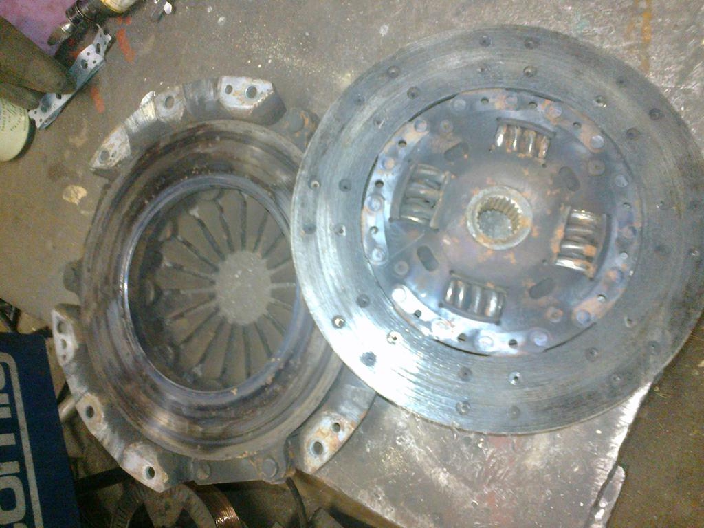 painelaakerin ohjuriholkki oli niin ruostunut et kytkin kantoi ja paloi loppuun.