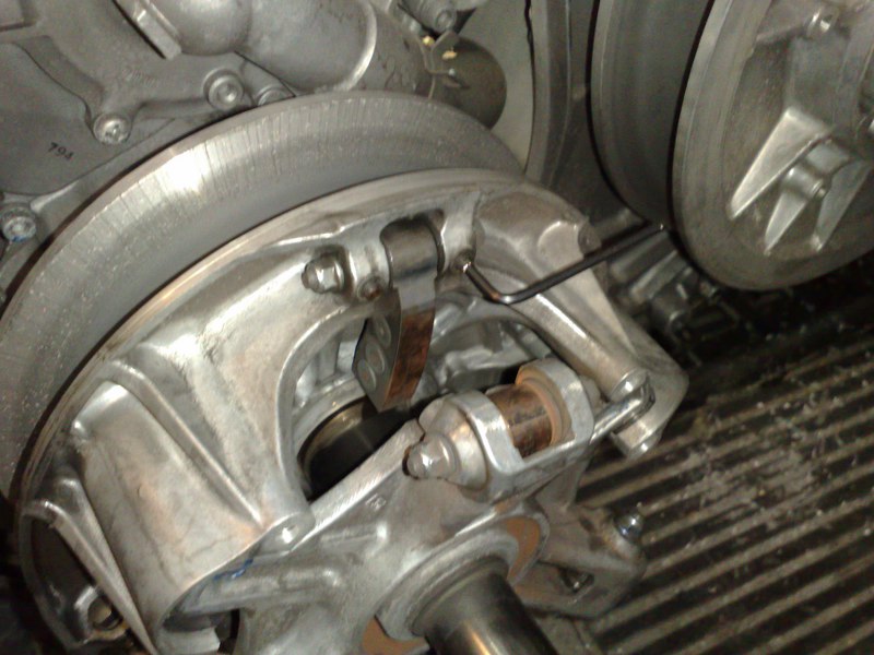 Kytkin aukaistu ja "puntteja" jo hiukan irroiteltu