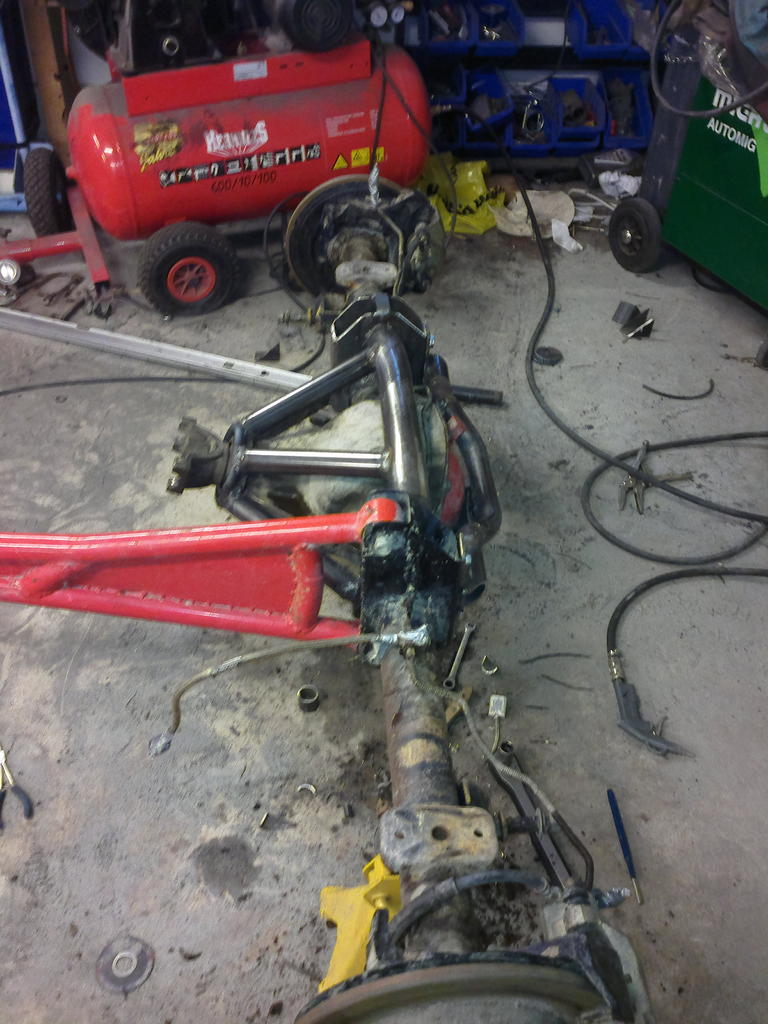 Viel uudet jousipedit nelipalkista ja maalia pintaan...