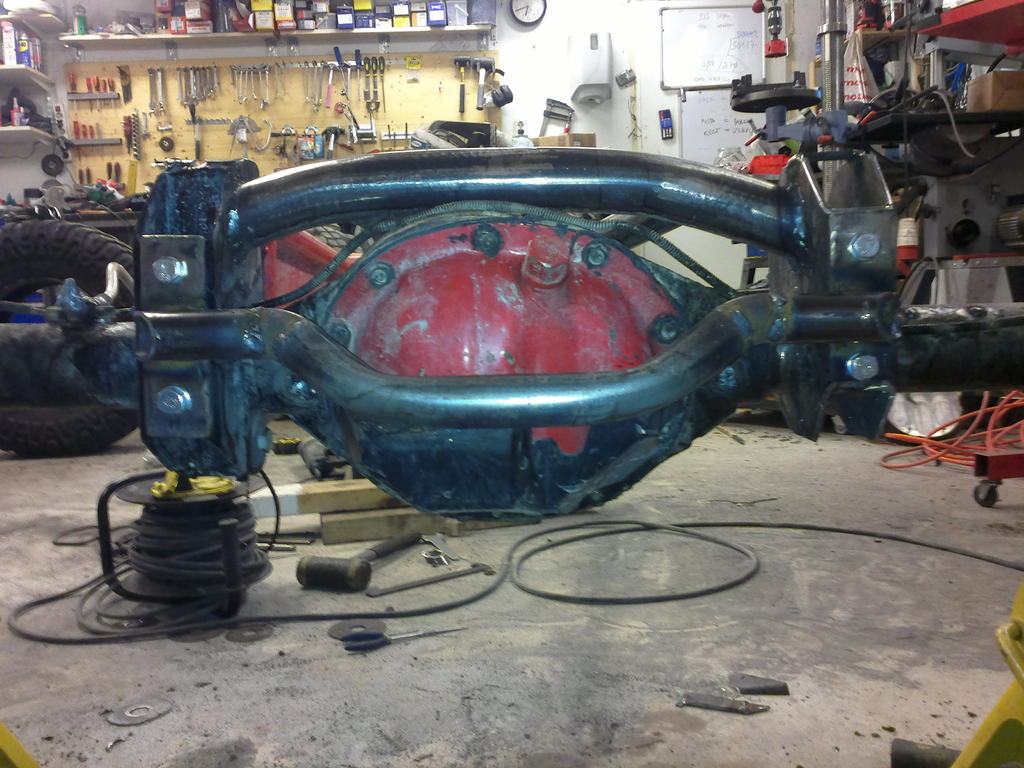 Takaosan putki tukee panssarista pern kuoriin