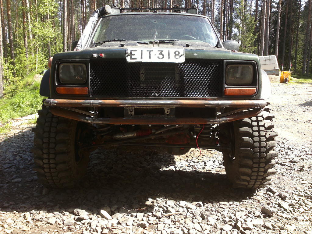 tuohon viel vetopisteet ja etupanssari