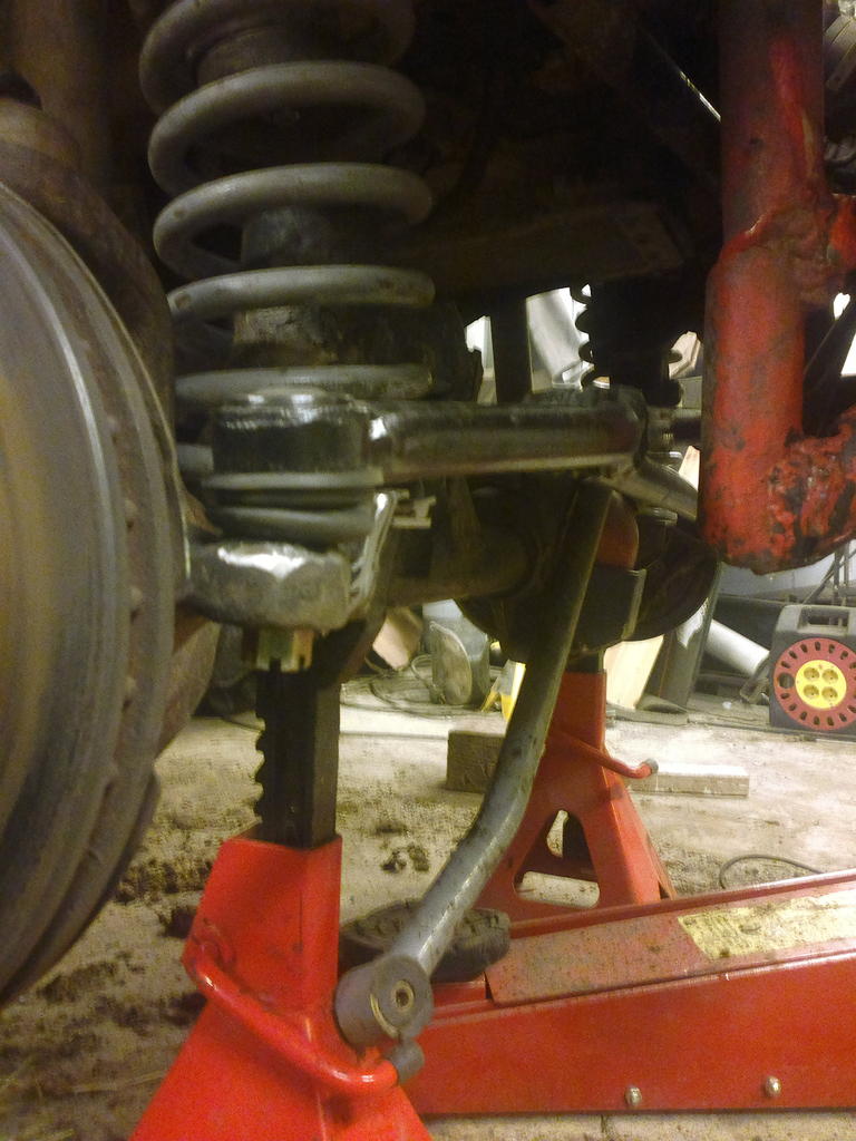 Nyt olis tangot paremmin suojassa. En panharin uus kiinnike ja ohjausiskari parempaan paikkaan.