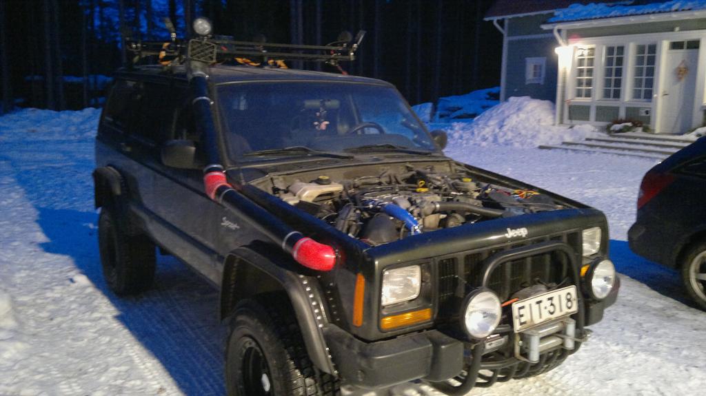 Ja snorkkeli sai vri pintaan... Turbon ahtoputket uusittu, lytyi samalla tehojakin takas, reilun baarin verran ahtaa nyt.