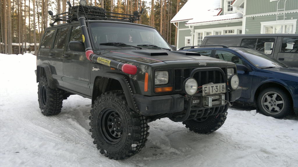 No nyt on asvaltti jo teill nksll ja Jeepiss Malatestat alla :-) Niin, ja leimaakin on taas vuodeksi.