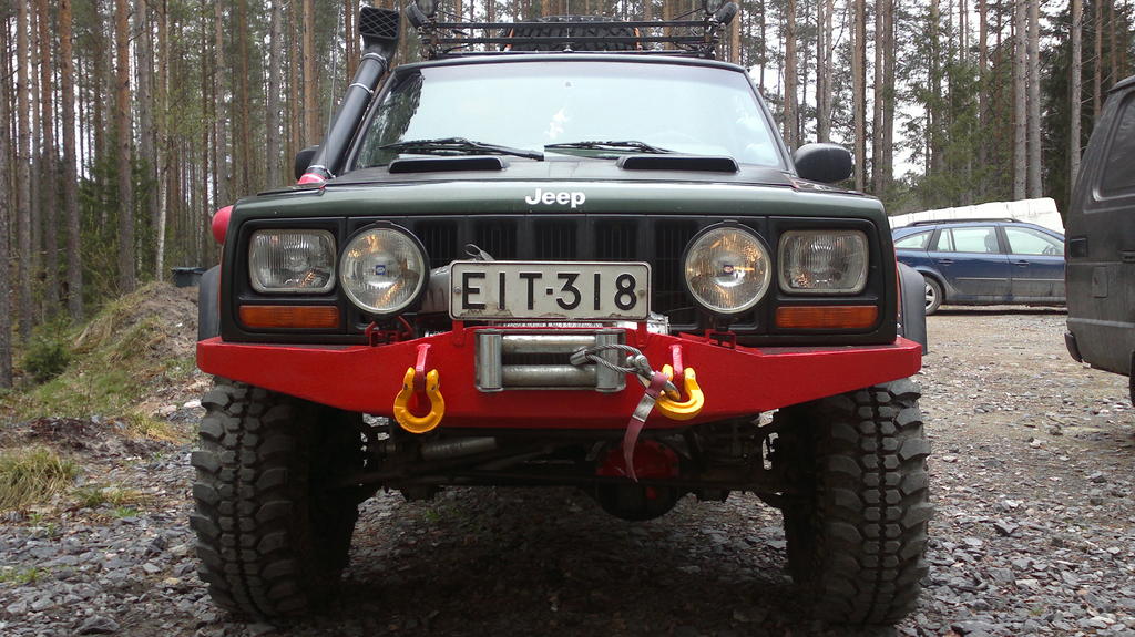 No nyt on paloautonpunainen puskuri paikoillaan...