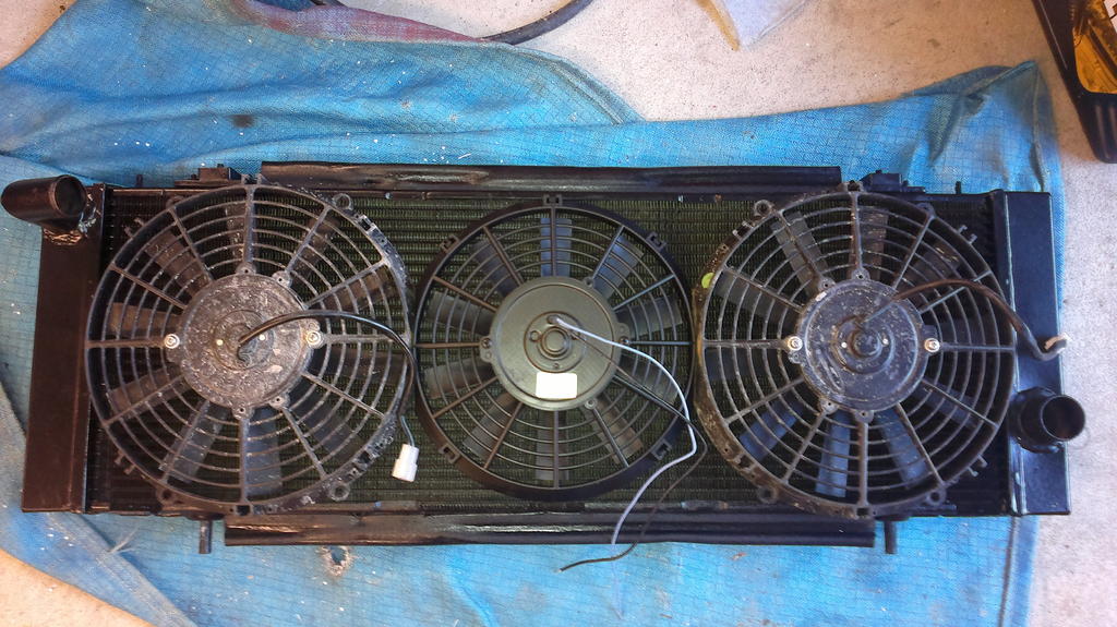 No nyt pitäs kylmää riittää... Ammattimies tekas mittojen mukaan uuden syylärin jossa tiheämmät pillit ja kolme riviä vanhan kahden sijaan. Tuohon kun tekasee vielä noille flekteille kunnon tiiviin tunnelin pellistä ni on kumma jos ei lämmöt ala pysymään kurissa... Joissain vaiheessa ku ehtis vielä tämänkin hoitamaan loppuun...