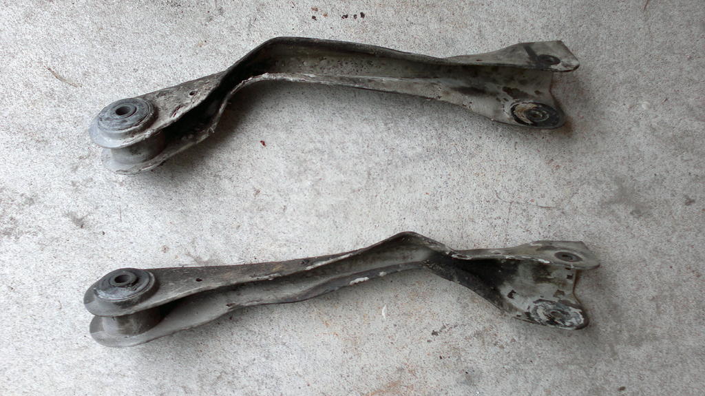 Nemm oli vhn heikossa hapessa nuo keulan yltukivarret... Eiku uusia ja ehompia tilaamaan...