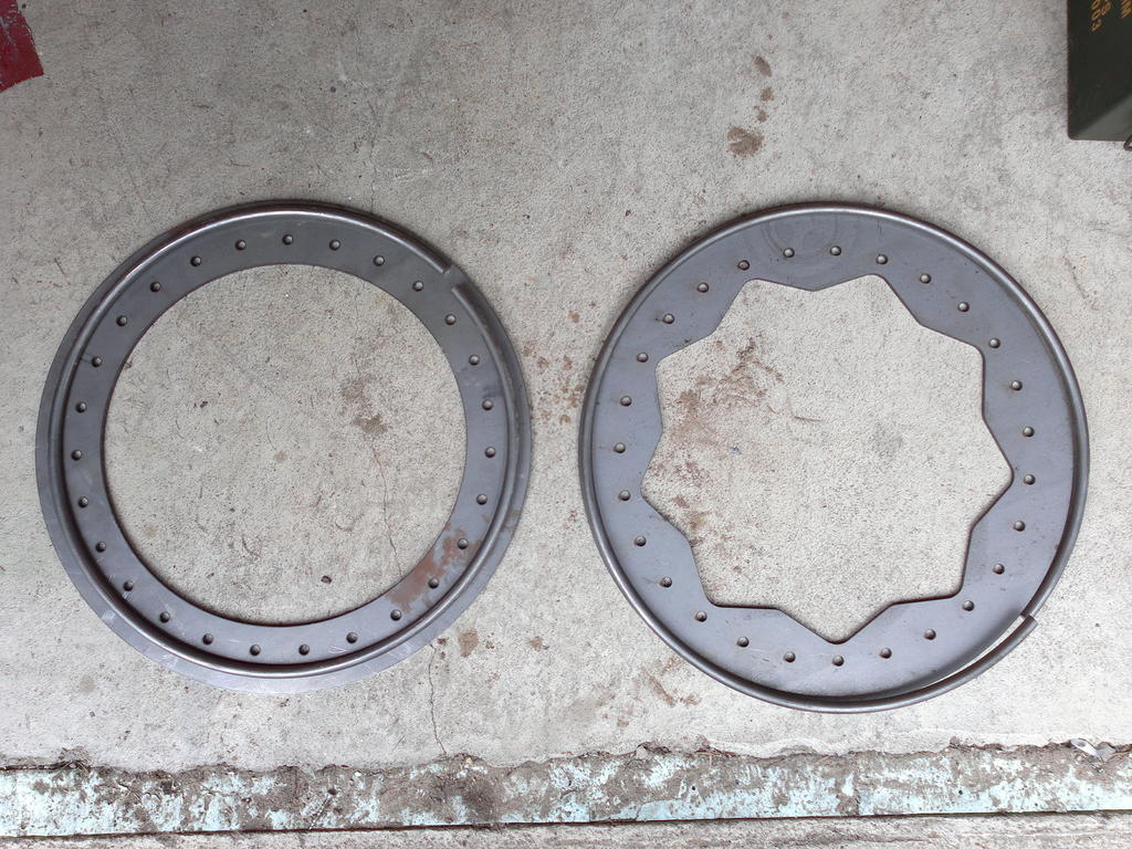 Nit settej oottelis 4kpl hitsaamista ja maalaamista. Eli pikkuhiljaa beadlockkeja kehiin thnkin Jeeppiin... :-)