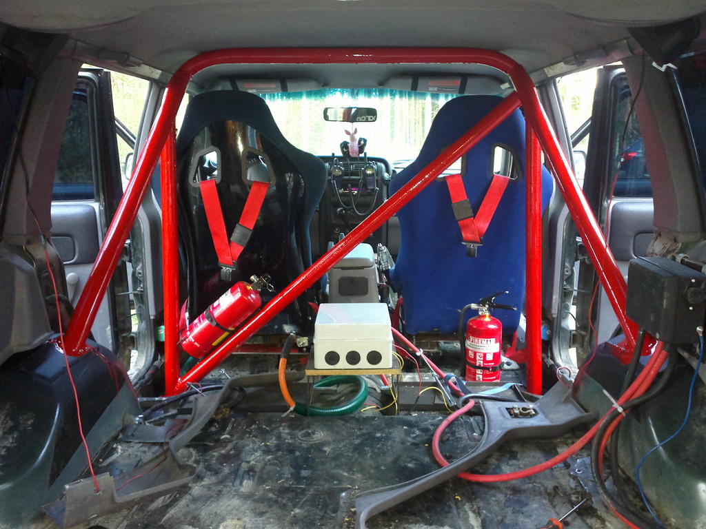 No ny eksy penkitkin takaisin paikoilleen