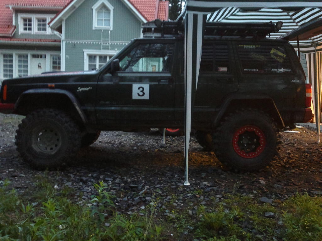 No nyt on takana isommat renkaat + bead lockit. Sitten eteen kun saa muutkin keulan hommat hoidettua...