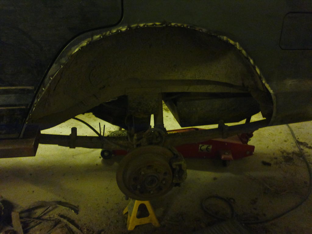 Pellit alkais olemaan heftattuna yhteen. Muutama peltisoiro ja vois Parlokkia ruveta sovittelemaan levikkeeks. Ai niin, tuli levyt laiteltua jossain vaiheessa taakse rumpujen tilalle, huomattavasti huolettomammat käytössä.