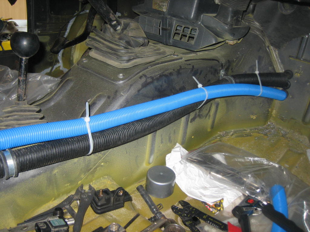 Bensalinjasto ja virtapiuha muovikuoren sisn ettei heti ole tuusana