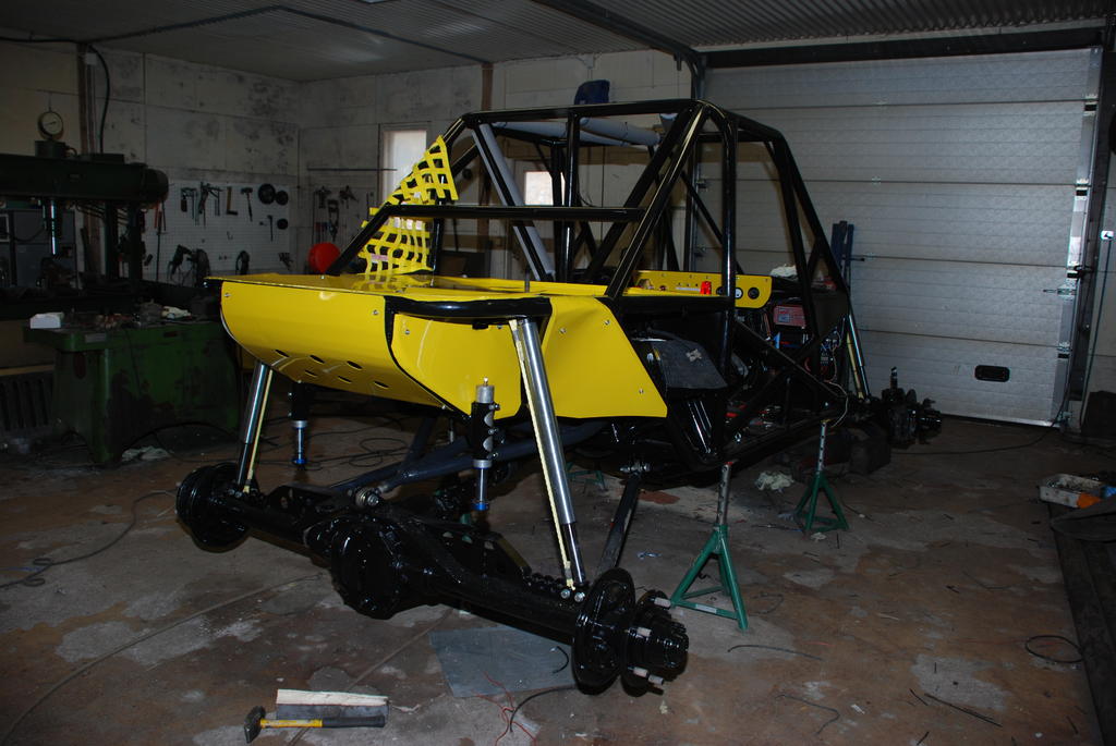 Peltej maalattu ja kiinnitelty paikoilleen.