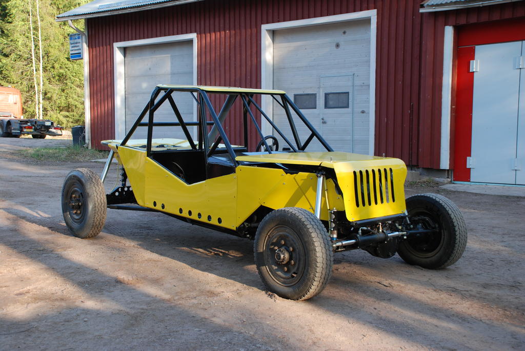 Ensimminen kynnistys takana ja omalla voimansiirrolla pihalle ajettuna.