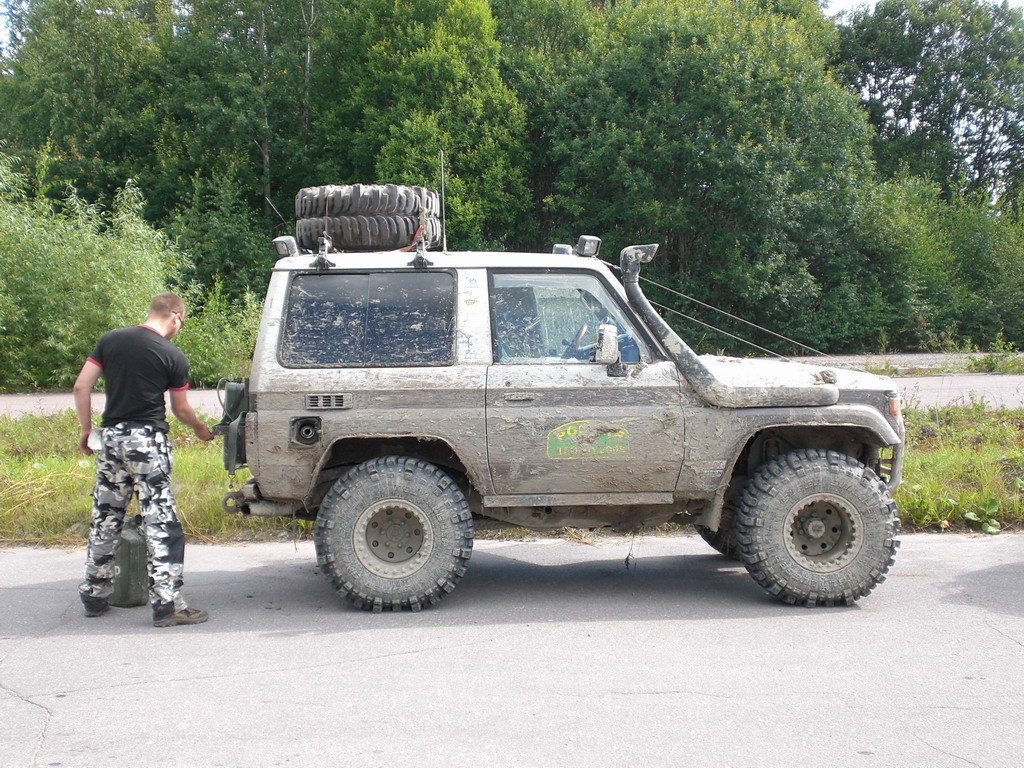 Tankilla omasta kannusta, jotta takaovi vhn kevenisi.