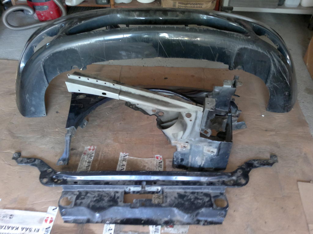 Osia maalaukseen. Nist lokari vaihtui ennen maalausta viel toiseen, kun tm oli huono (hitsattu ja pakkeloitu).