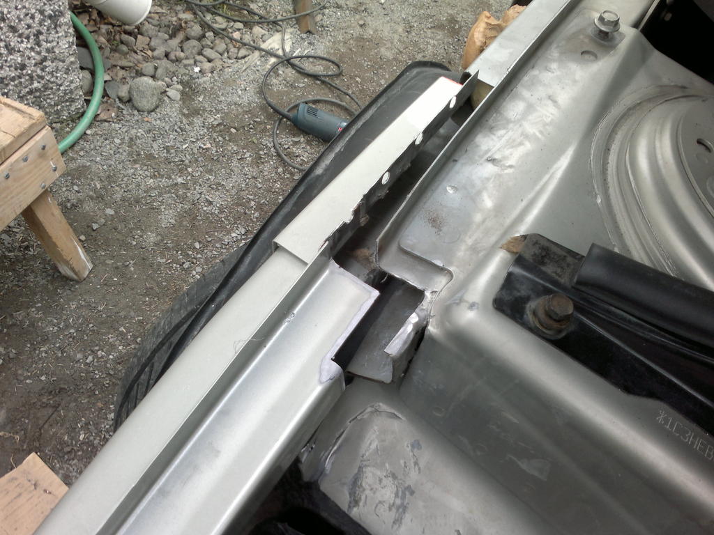 Ehjn ja maalatun etukulman sovitusta paikalleen.