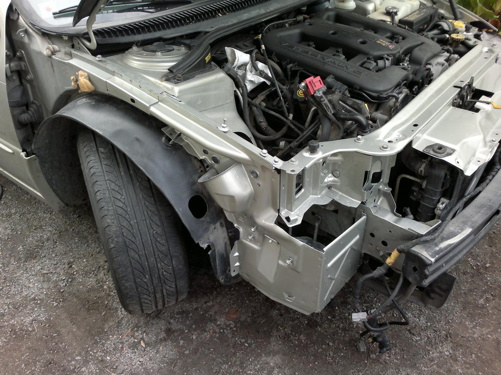 Etukulman ja lukkopellin sovitusta paikalleen.