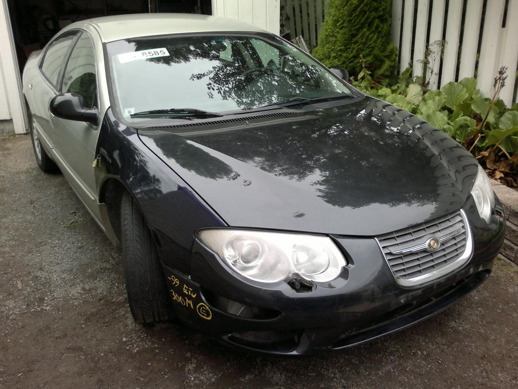 Maskia ja lukkopellin muovia paikalleen.