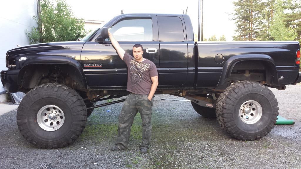 tommonen ramista tuli... Pikkunen on mies (190cm) mutta rami rupee jo nyttmn amerikan autolta =)