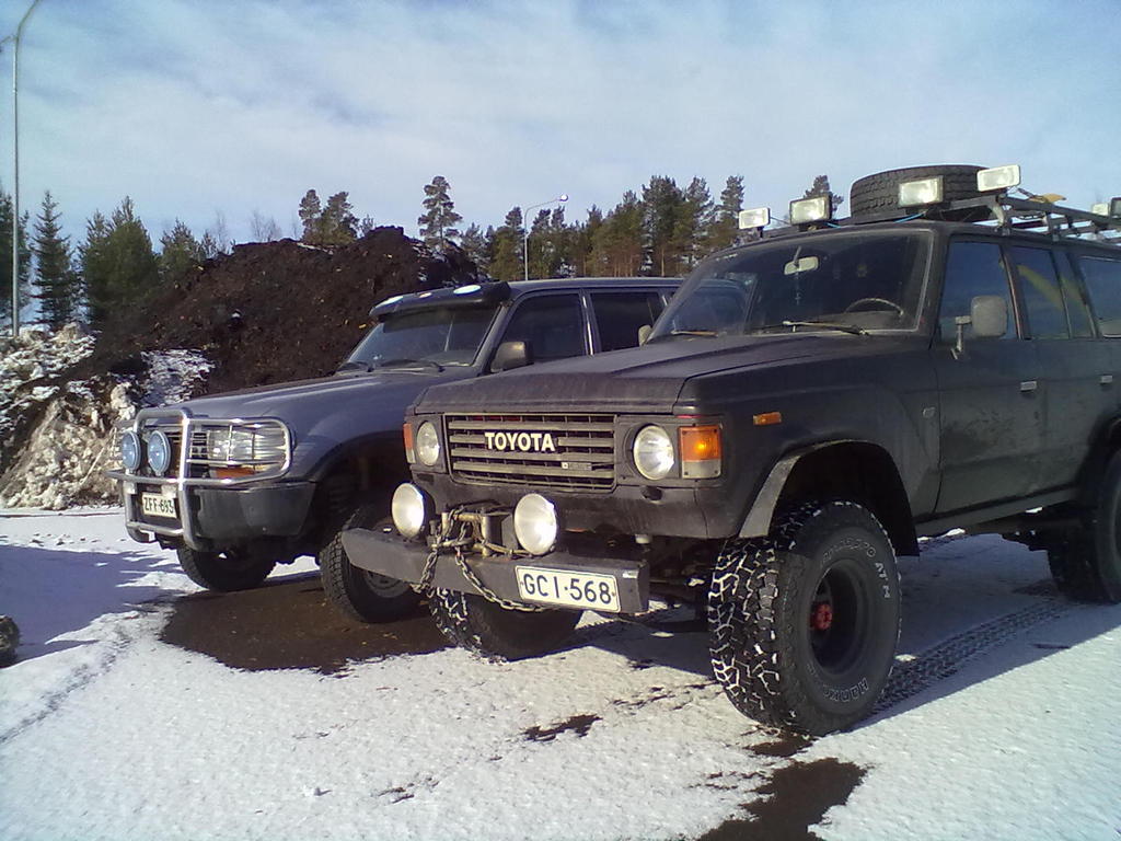 Mun hdj ja hoojii vierekkin. hodarissa pitsaleikkurit alla.