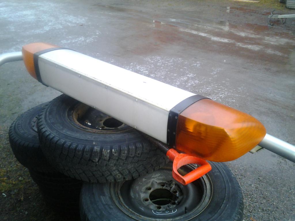 Scania 4-sarja kattovalorauta ja hella majakkapaneeli