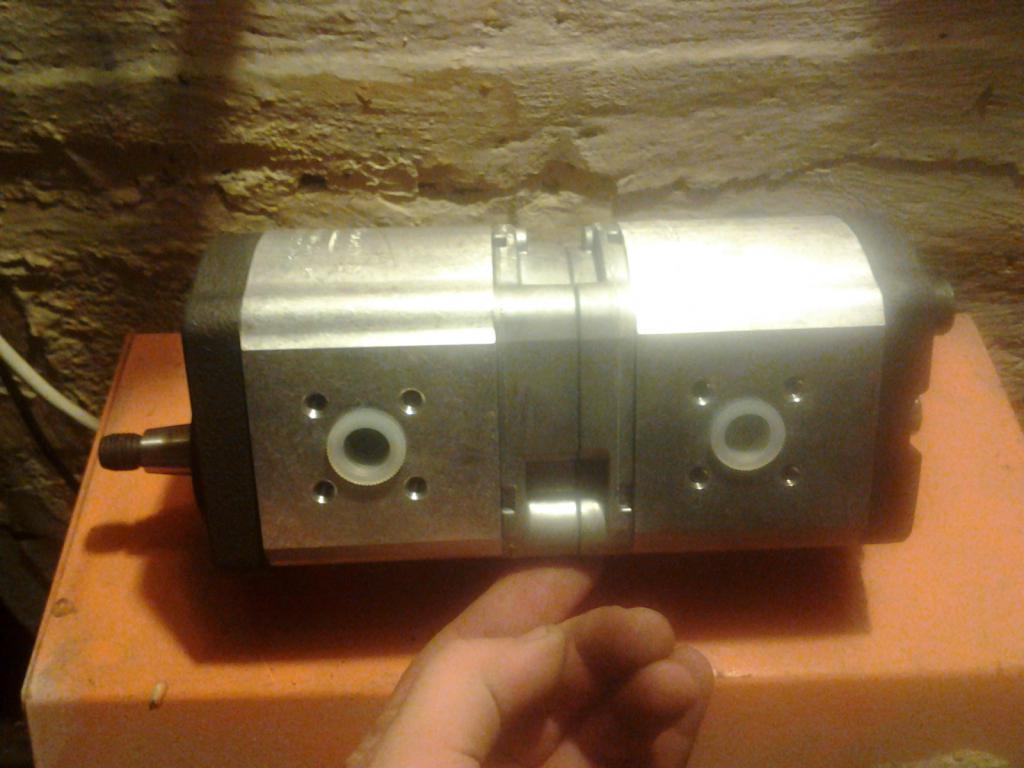 Uusi hydraulipumppu