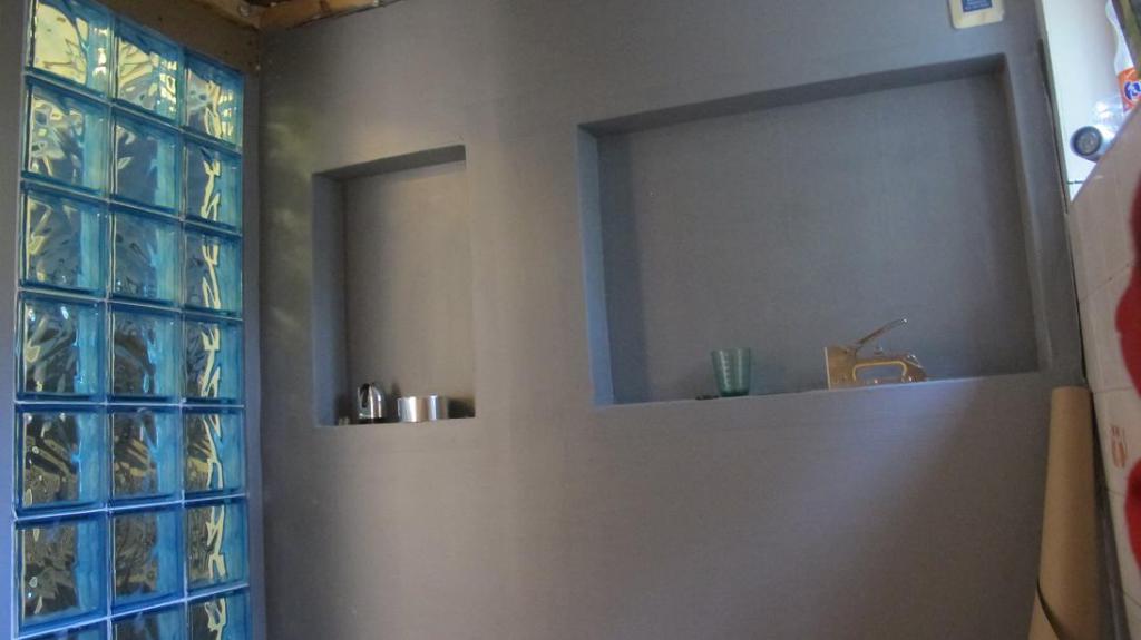 vessa sislt, isompaan koloon tulee peili ja pienempn saippuahylly, voi olla notta paan siihen lasisen tason vil keskelle....